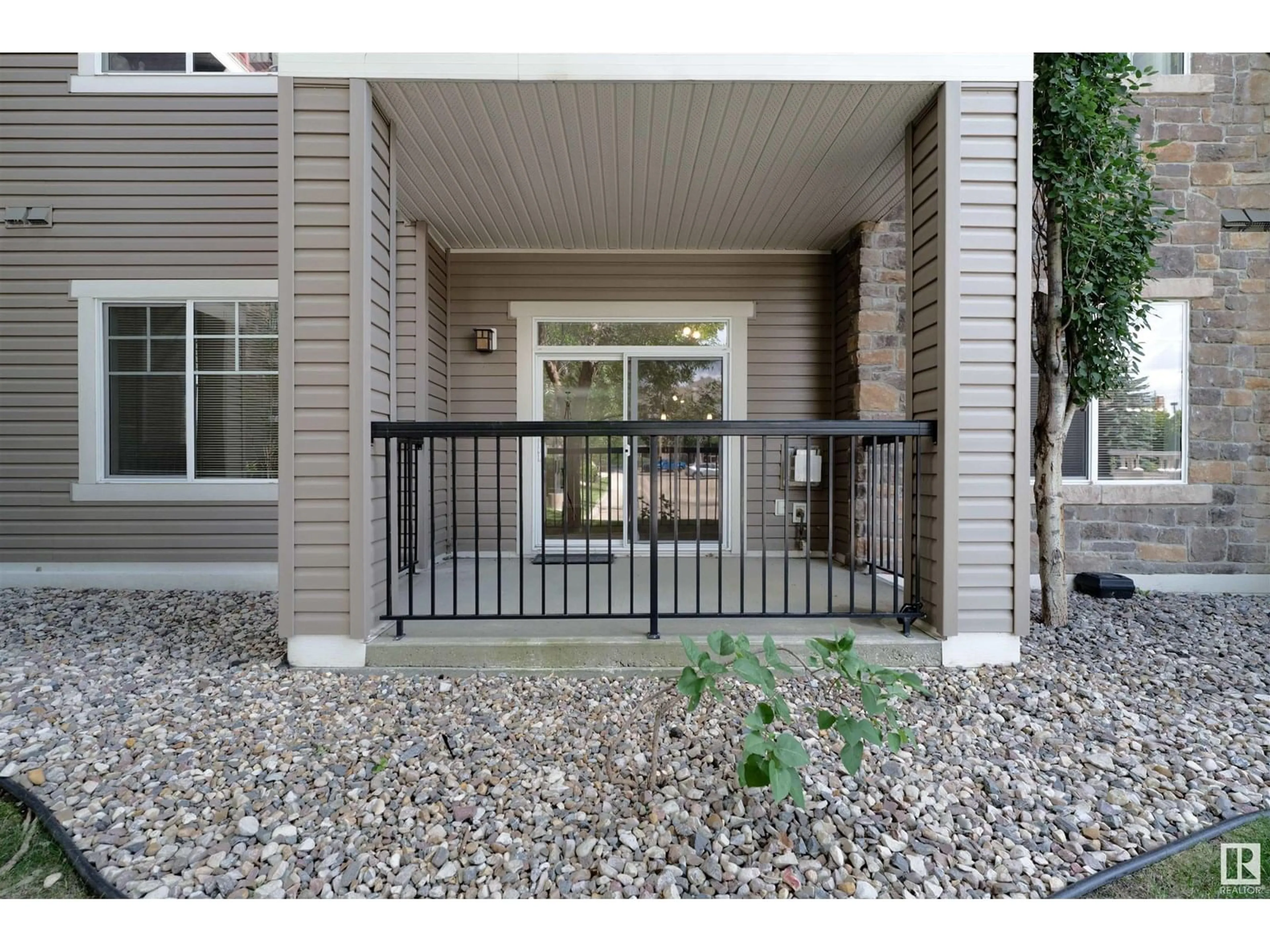 Indoor entryway for #131 - 2503 HANNA CR, Edmonton Alberta T6R0H1