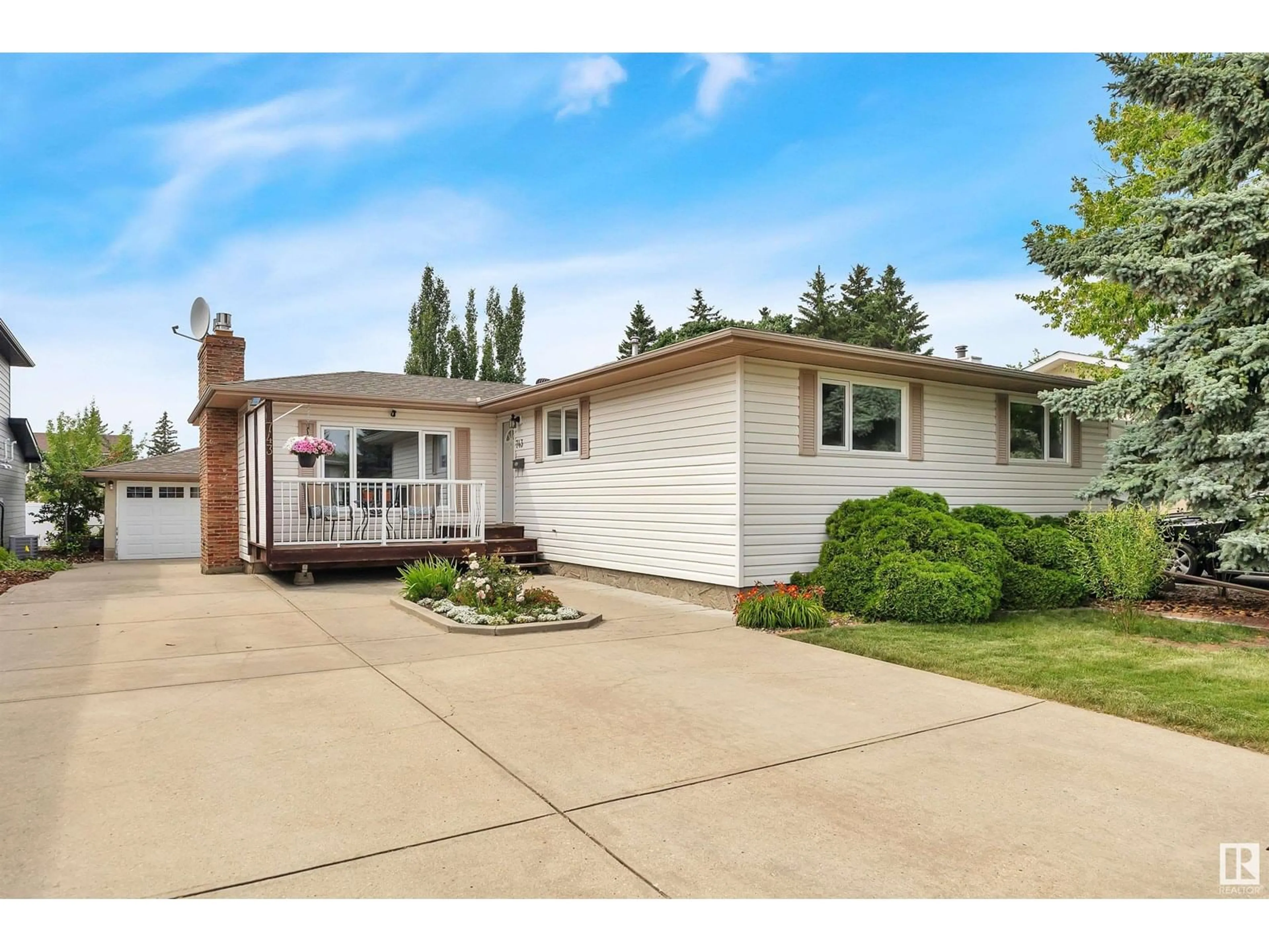 Home with vinyl exterior material, street for 743 LEE RIDGE RD, Edmonton Alberta T6K0P6