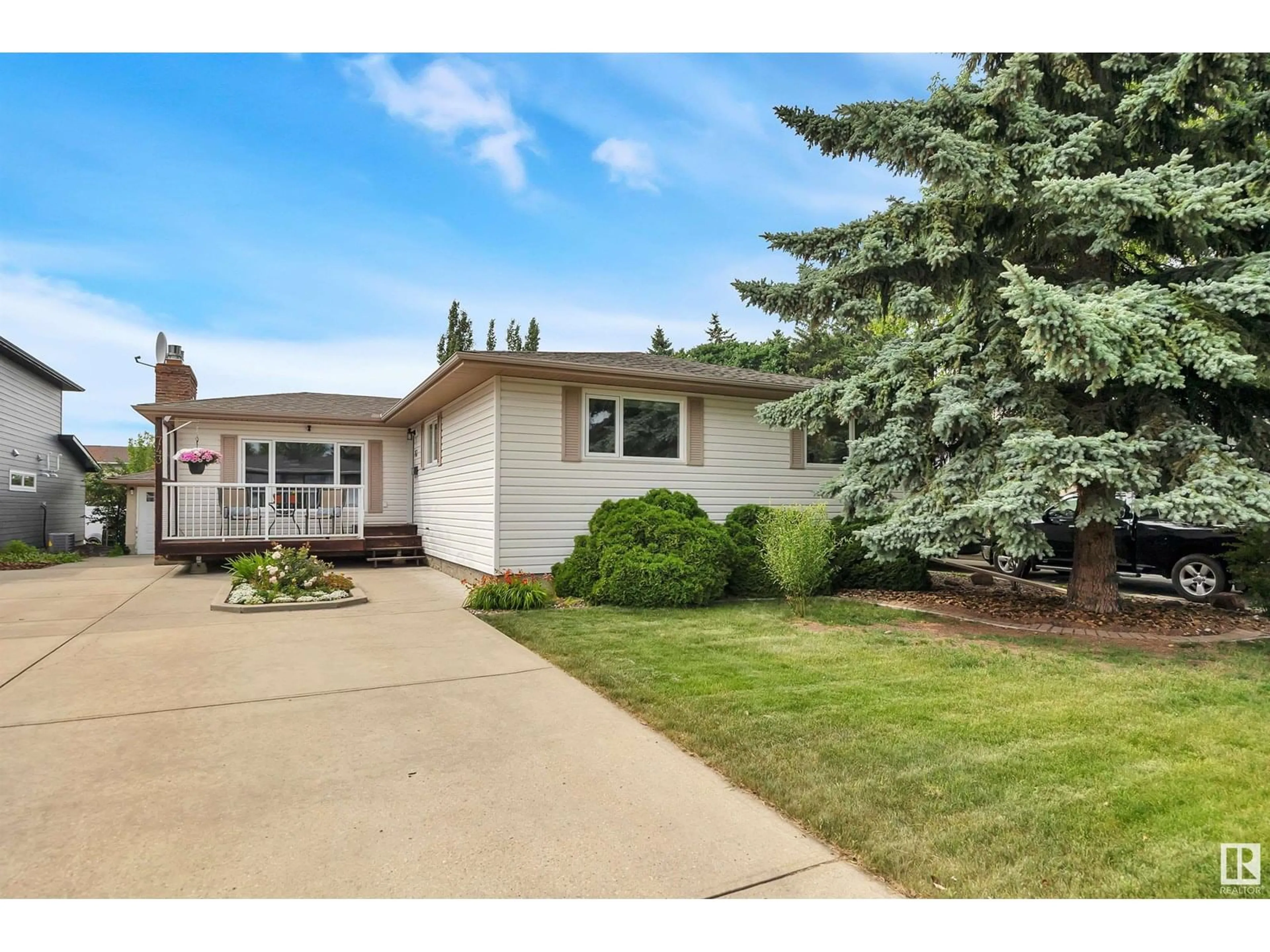 Home with vinyl exterior material, street for 743 LEE RIDGE RD, Edmonton Alberta T6K0P6