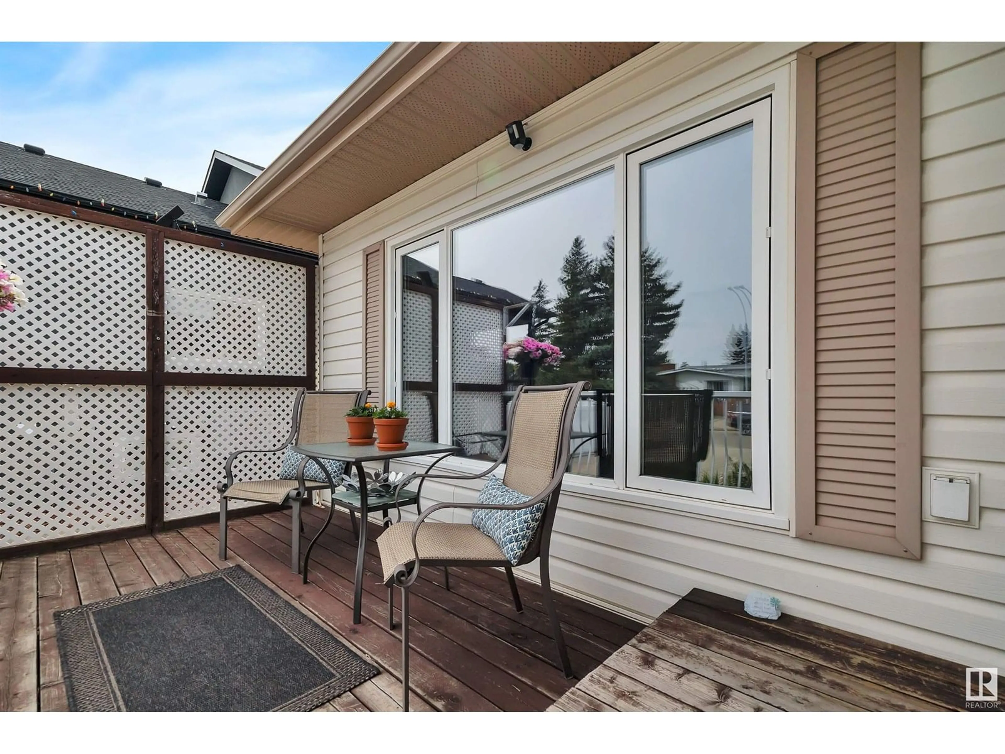 Patio, unknown for 743 LEE RIDGE RD, Edmonton Alberta T6K0P6