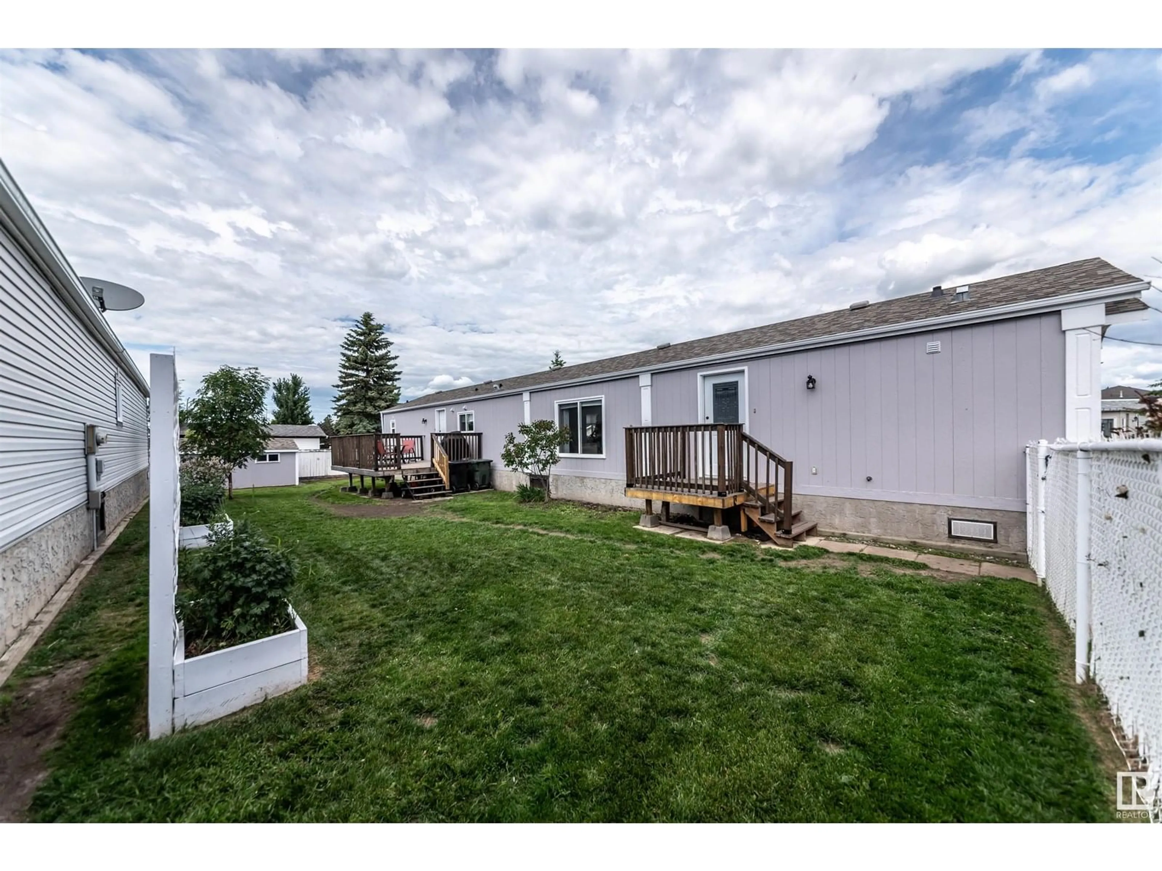 Patio, water/lake/river/ocean view for 34 SUNSET BV, Spruce Grove Alberta T7X3H8