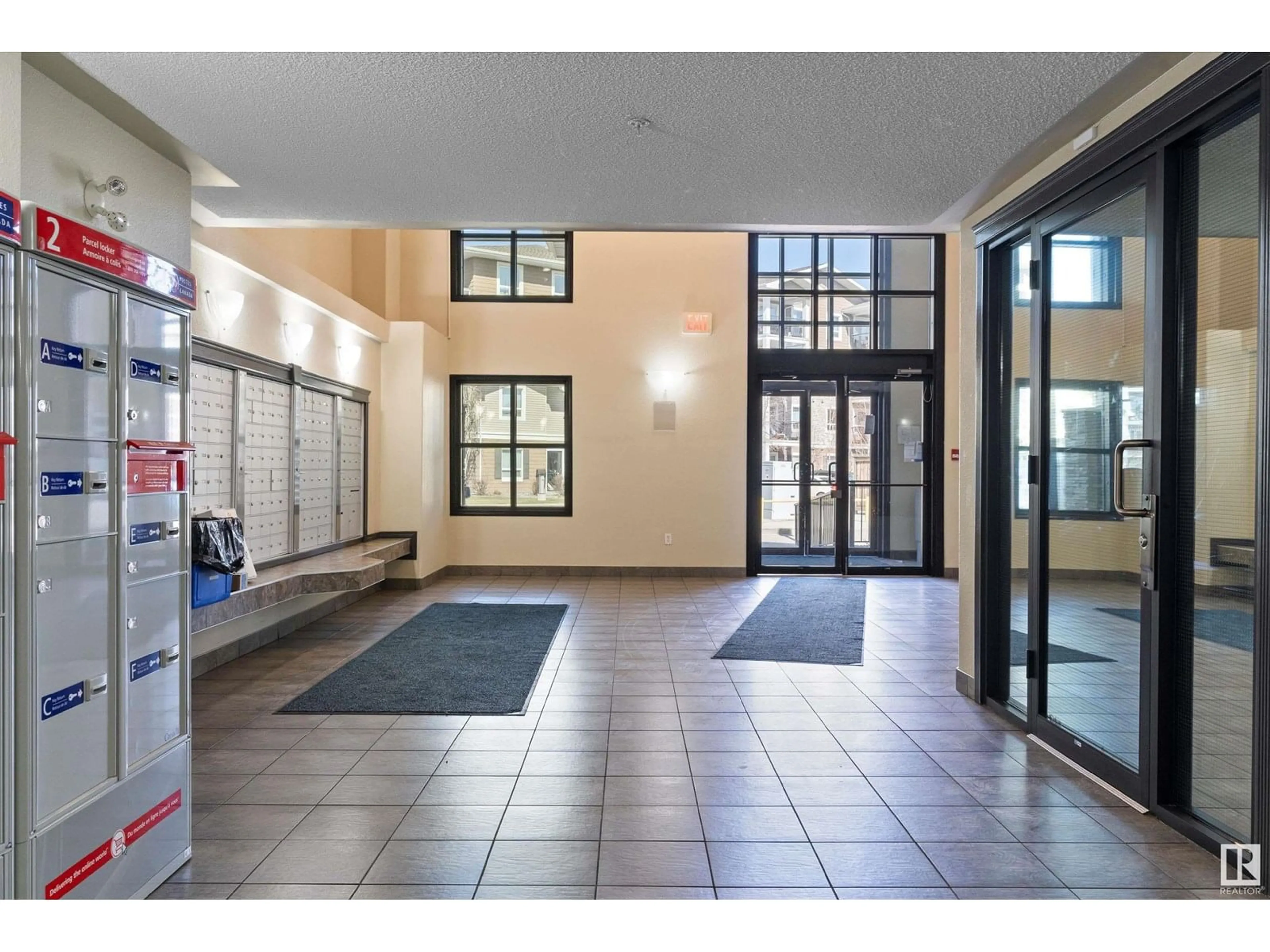 Indoor foyer for 9363 - 1124 SIMPSO DR, Edmonton Alberta T6R0N2