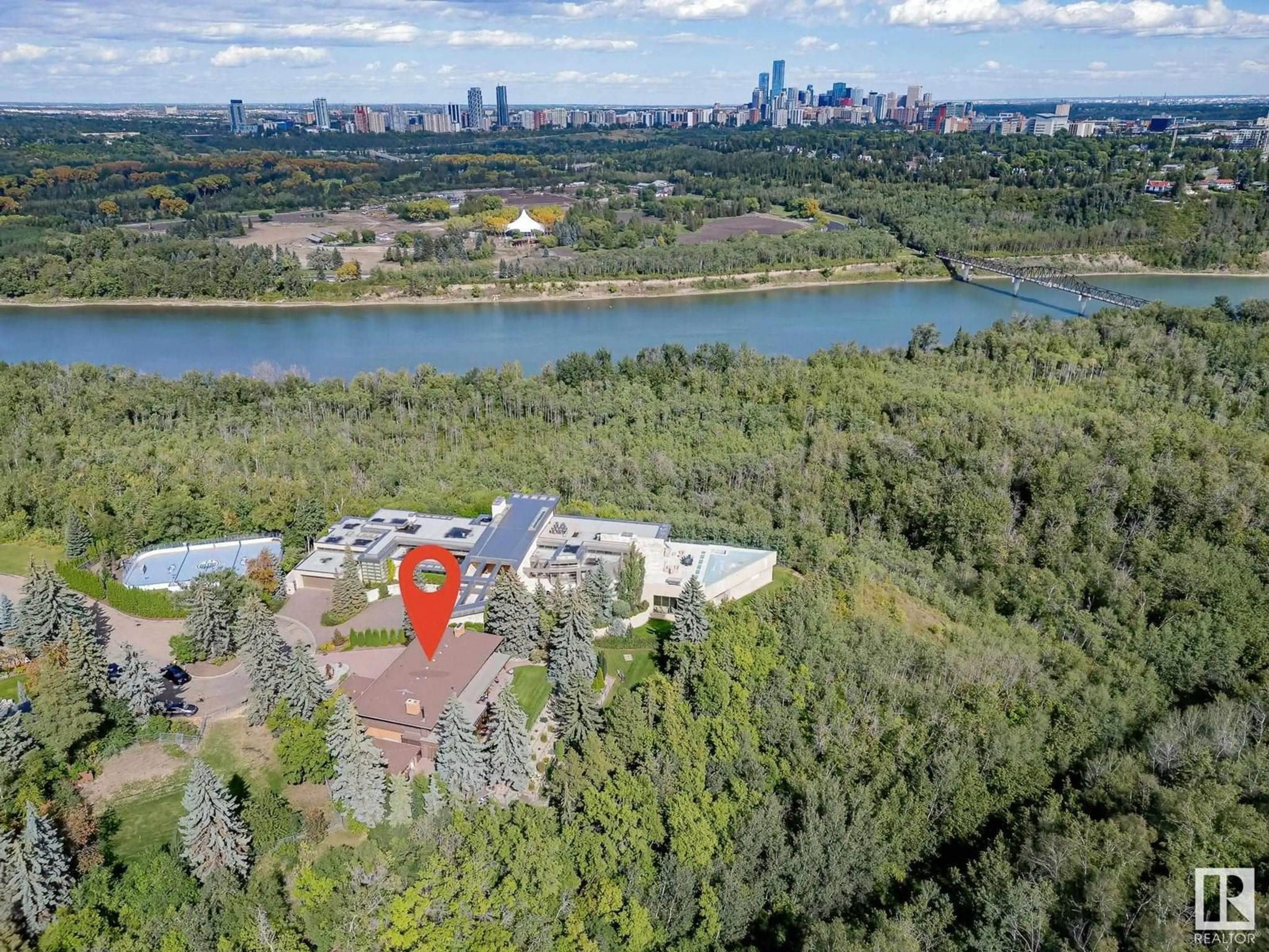 A pic from outside/outdoor area/front of a property/back of a property/a pic from drone, water/lake/river/ocean view for 8 VALLEYVIEW PT, Edmonton Alberta T5R5T4