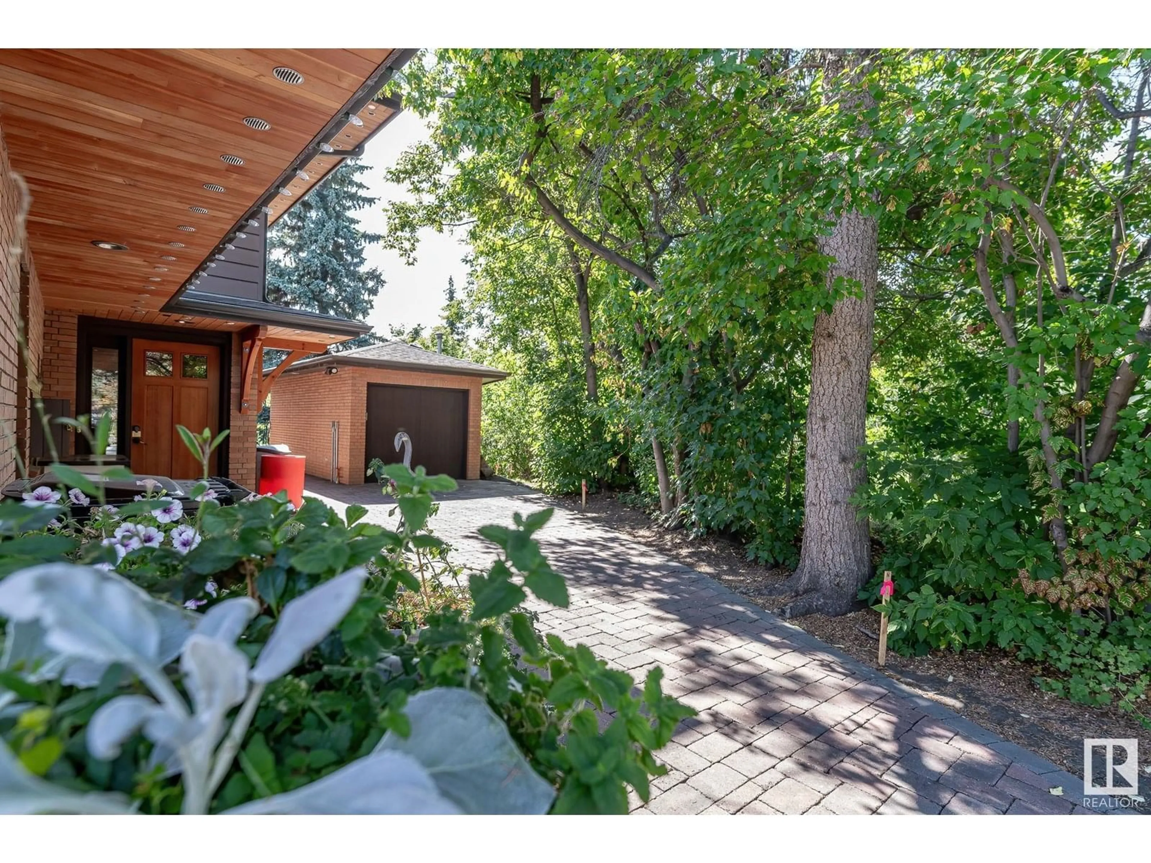 Unknown for 8 VALLEYVIEW PT, Edmonton Alberta T5R5T4