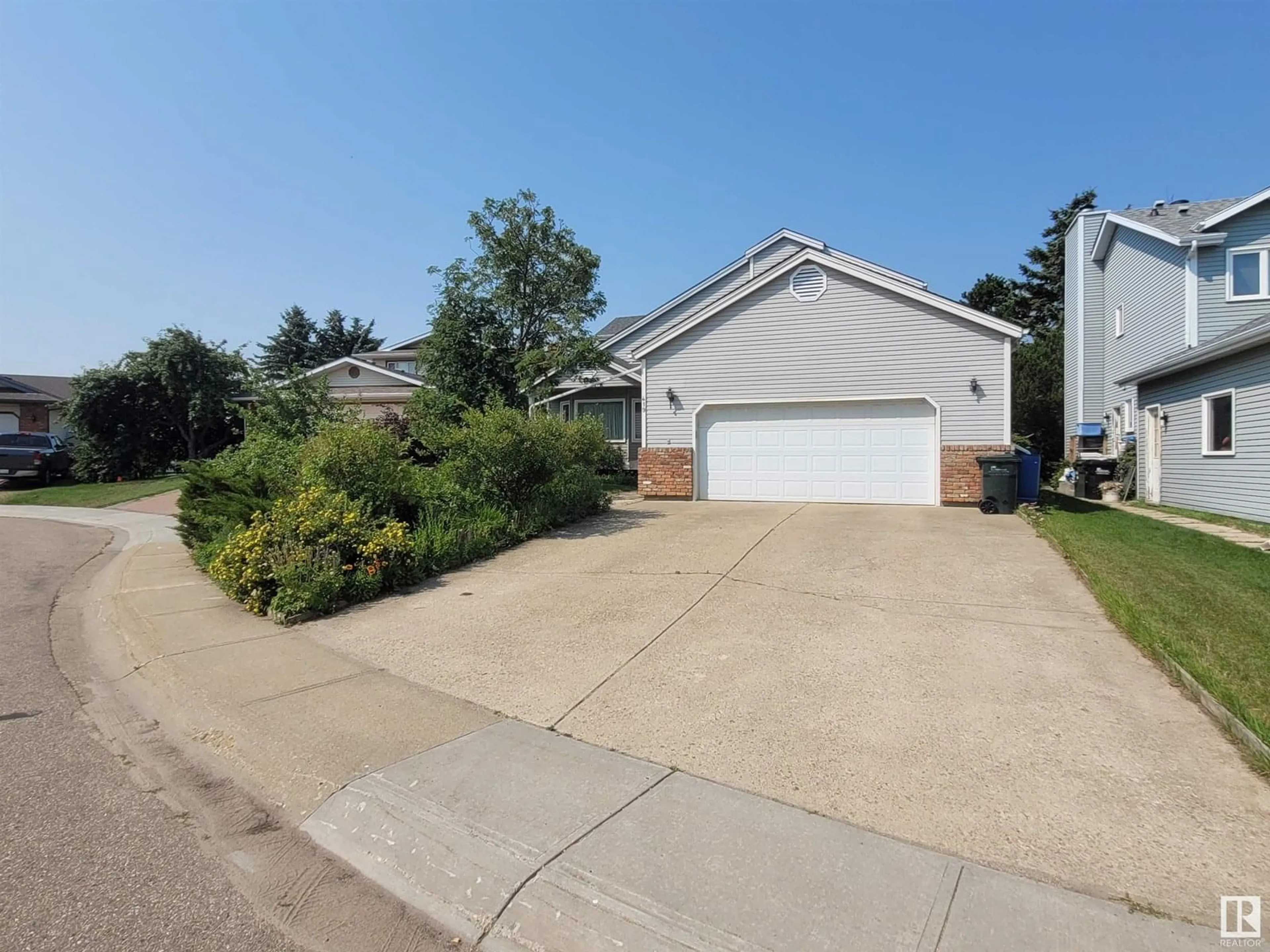 Unknown for 419 VILLAGE GV, Sherwood Park Alberta T8A4K3