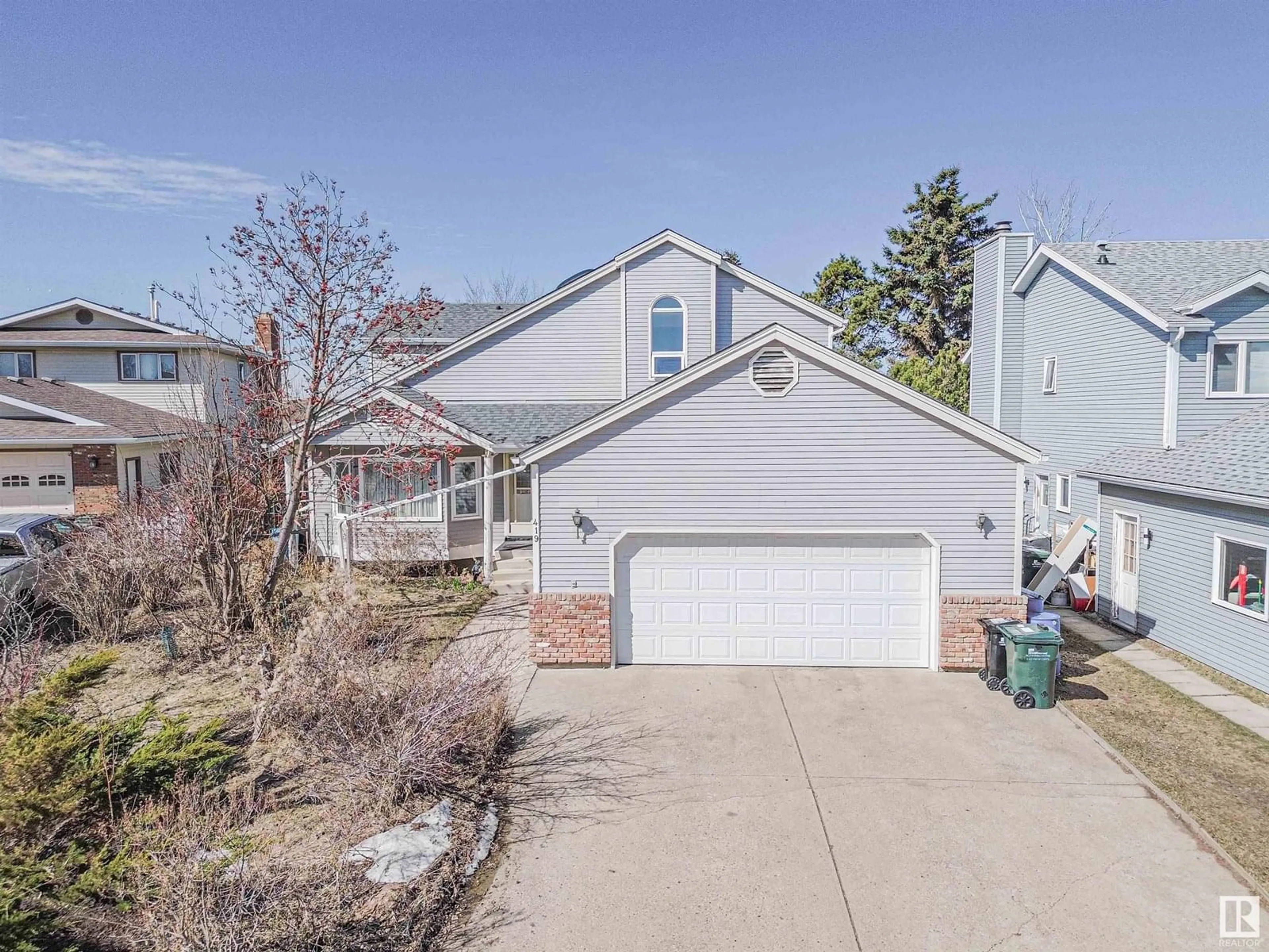 A pic from outside/outdoor area/front of a property/back of a property/a pic from drone, street for 419 VILLAGE GV, Sherwood Park Alberta T8A4K3