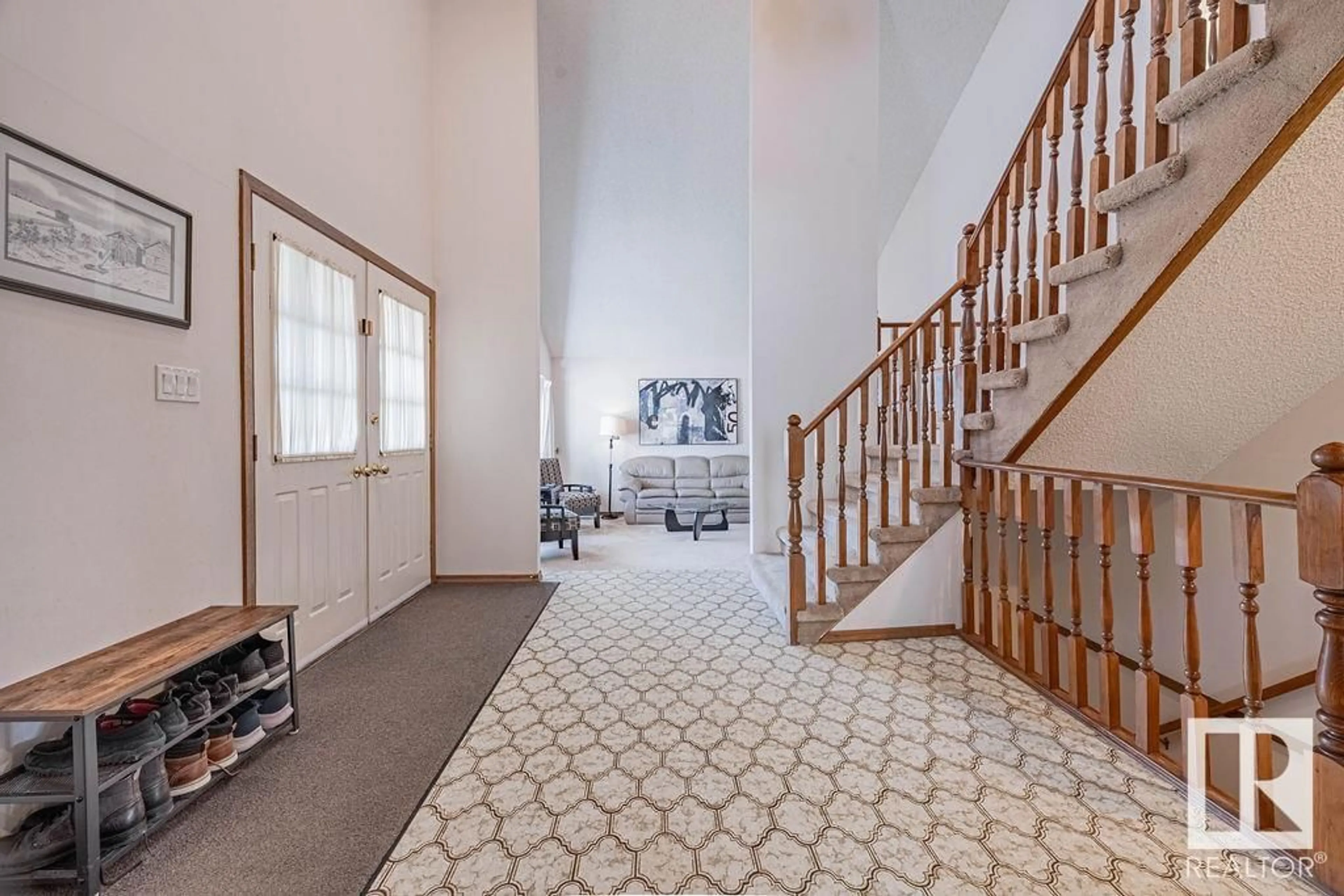 Indoor foyer for 419 VILLAGE GV, Sherwood Park Alberta T8A4K3