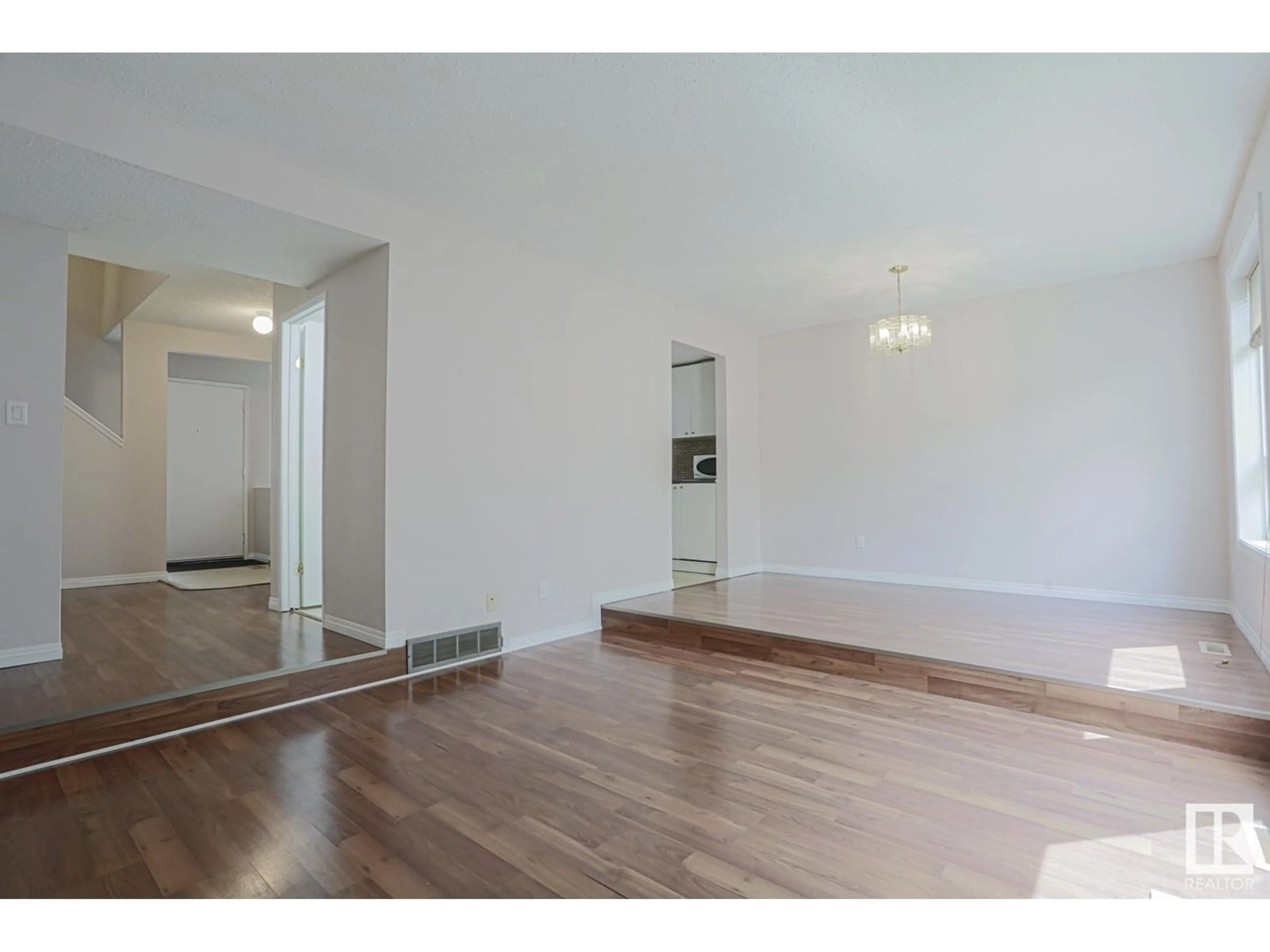 A pic of a room for 606 SADDLEBACK RD, Edmonton Alberta T6J4Z3