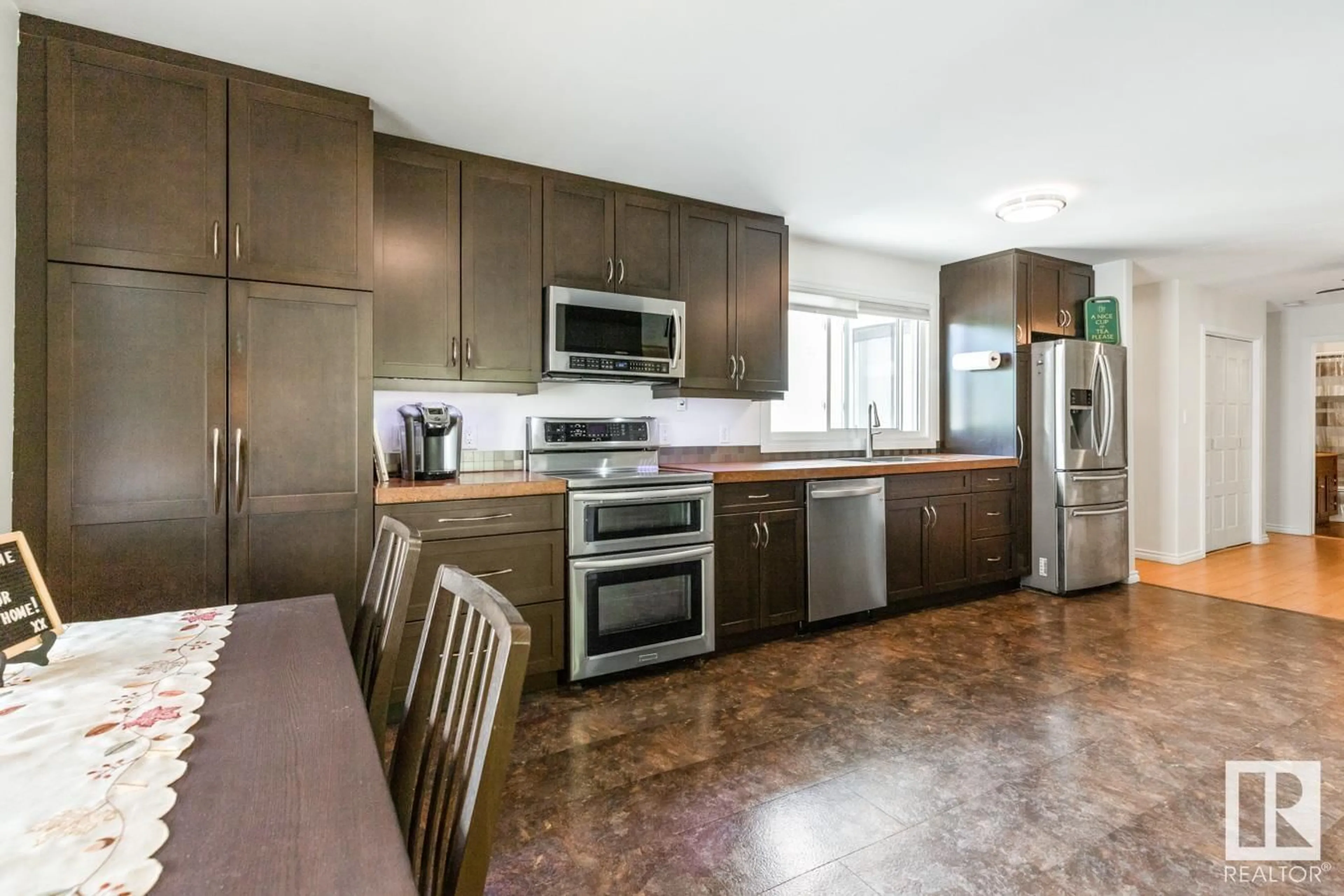 Open concept kitchen, unknown for 40 AUSTIN CR, St. Albert Alberta T8N3B5