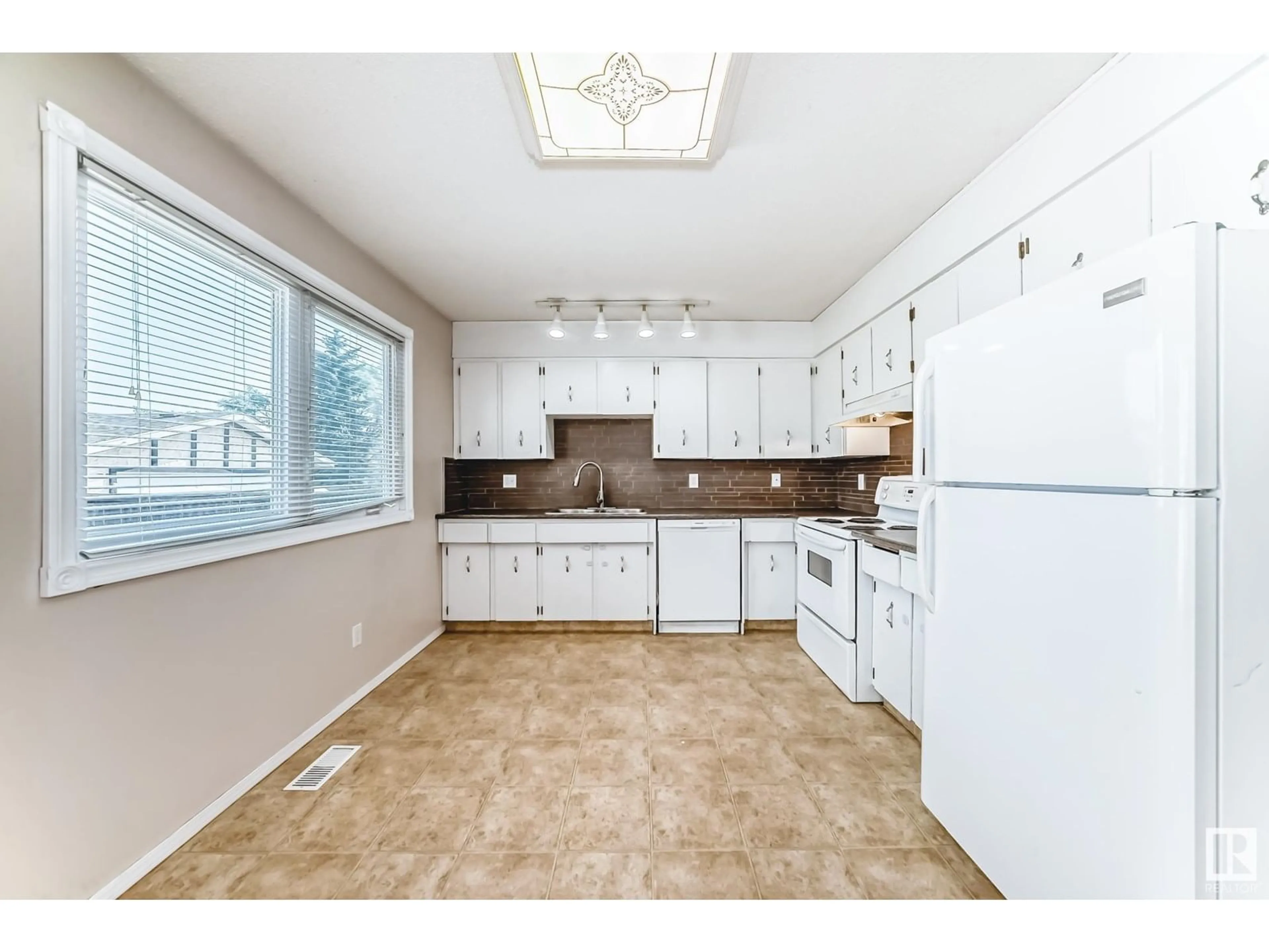 Unknown for 17920 78 AV, Edmonton Alberta T5T3R7