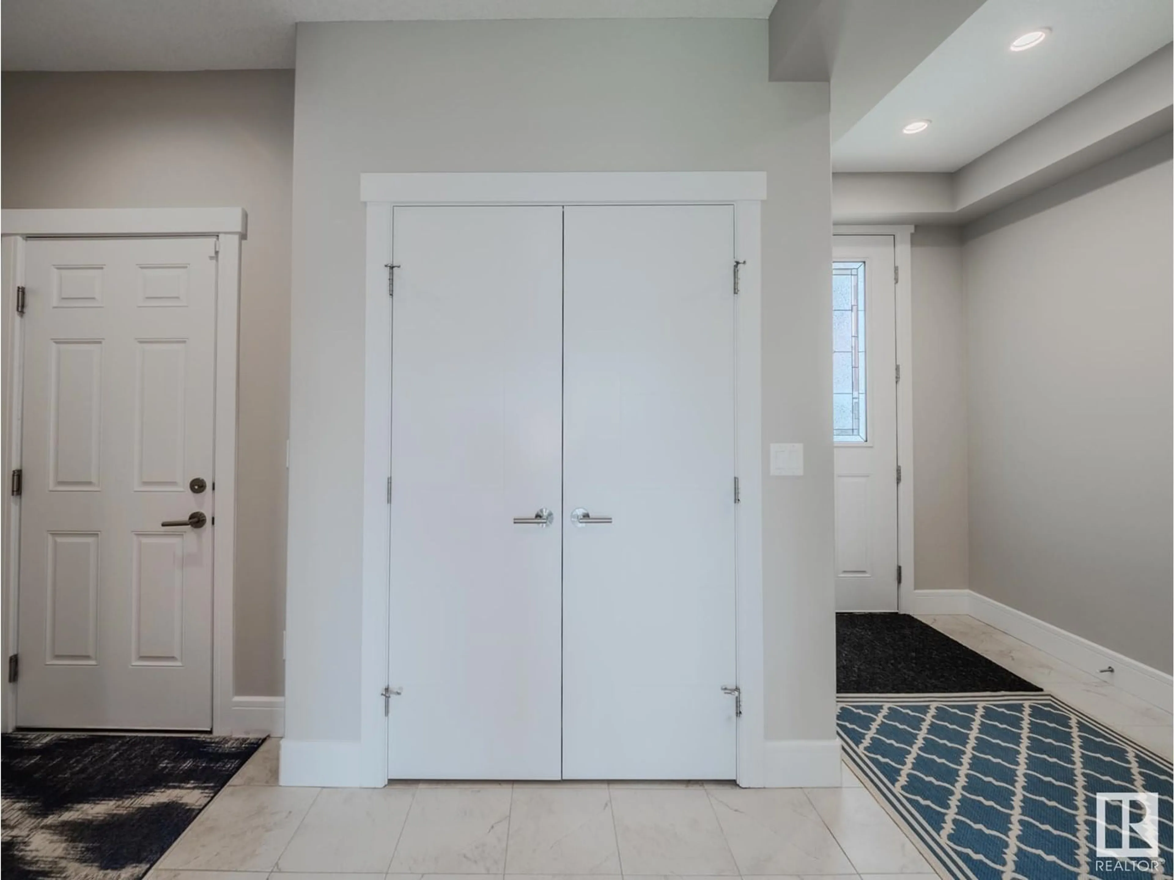 Indoor entryway for NW - 9756 222 ST, Edmonton Alberta T5T7B9