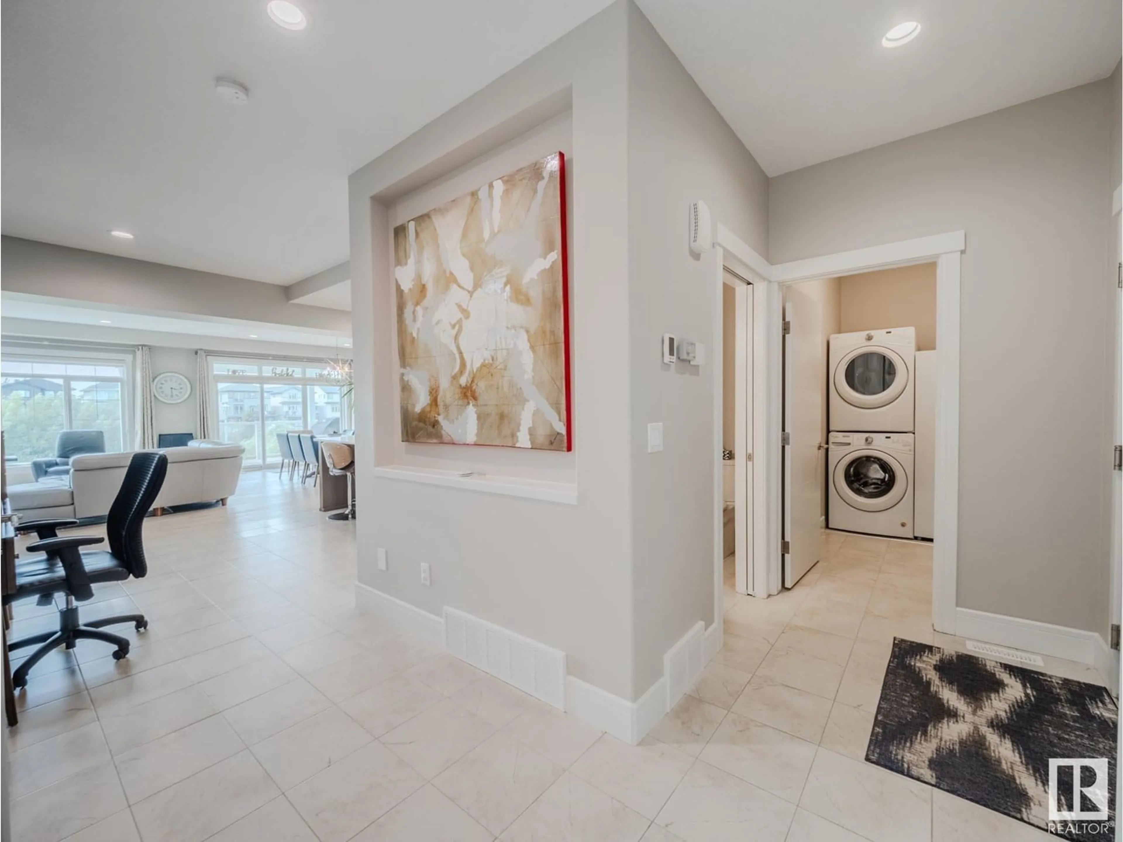 Indoor foyer for NW - 9756 222 ST, Edmonton Alberta T5T7B9