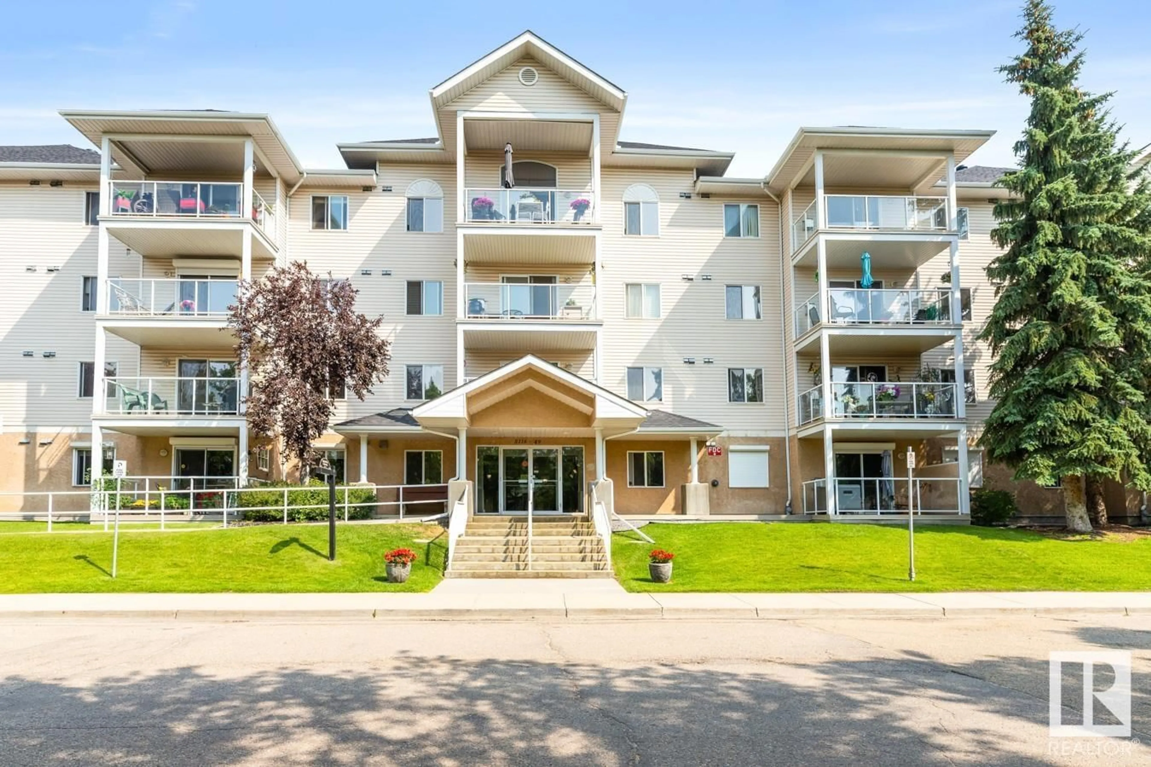 Patio, unknown for 301 - 5116 49 AV, Leduc Alberta T9E8K1