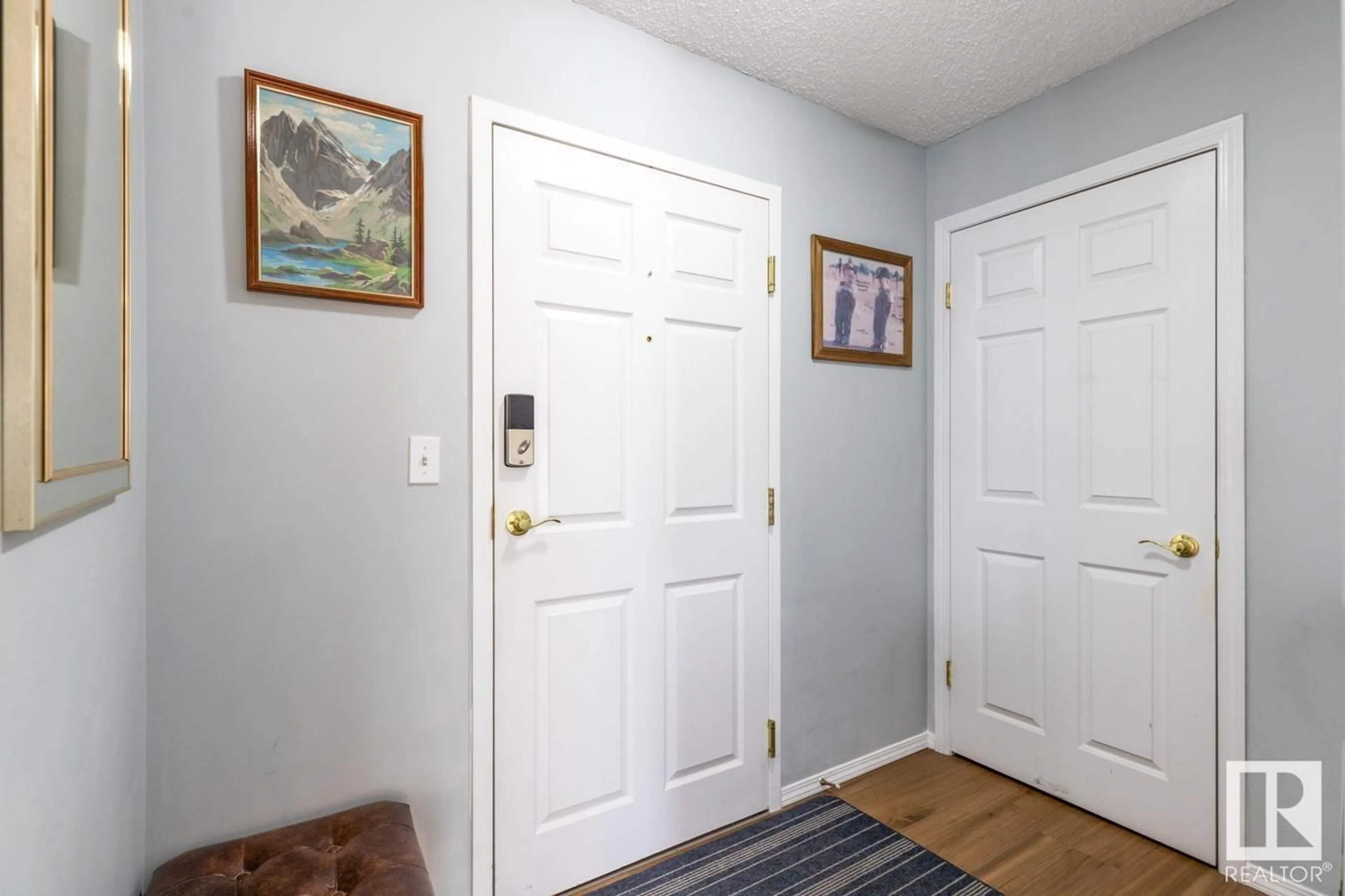 Indoor entryway for 301 - 5116 49 AV, Leduc Alberta T9E8K1