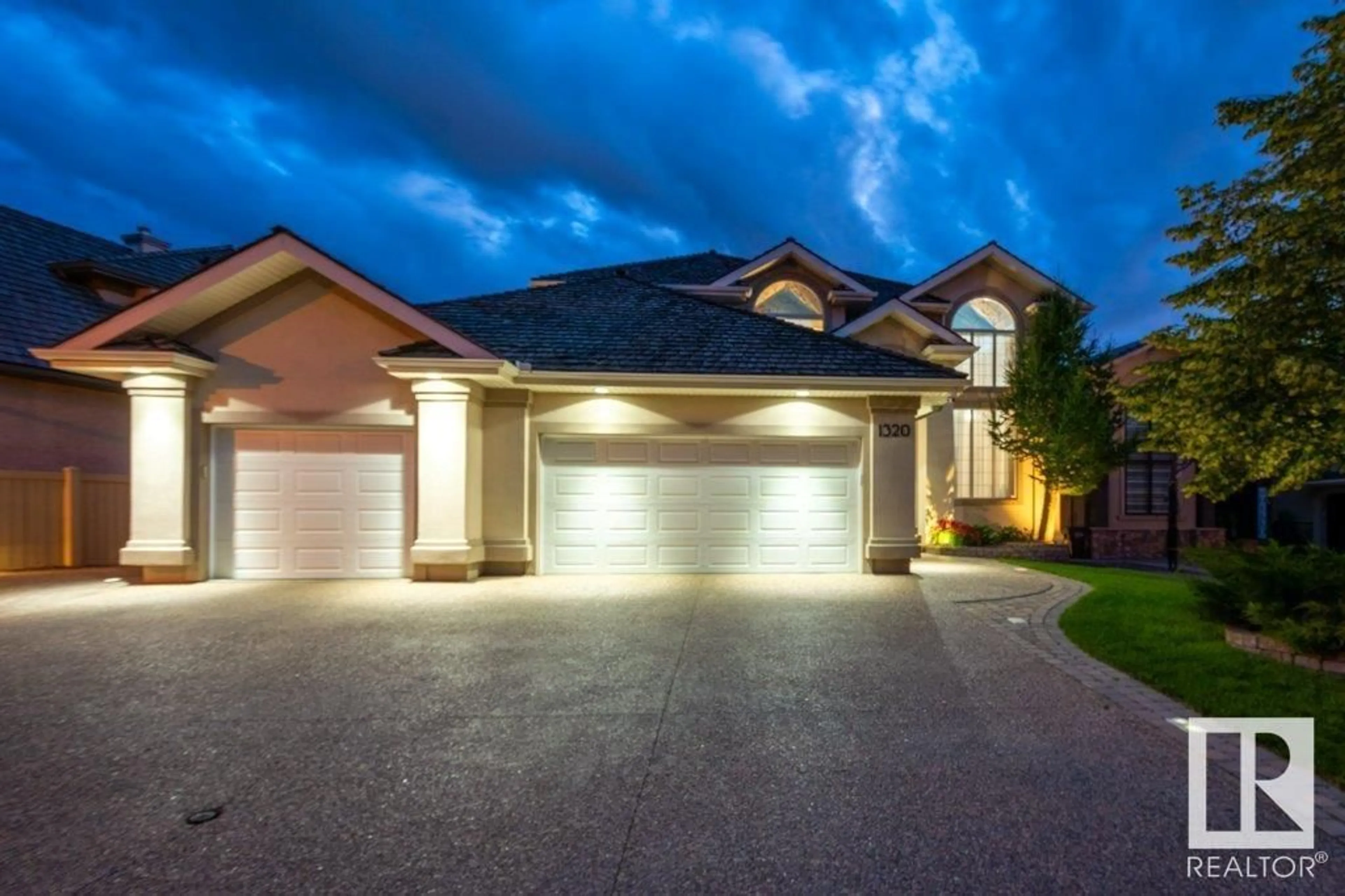 Indoor garage for NW - 1320 119A ST, Edmonton Alberta T6J7H6