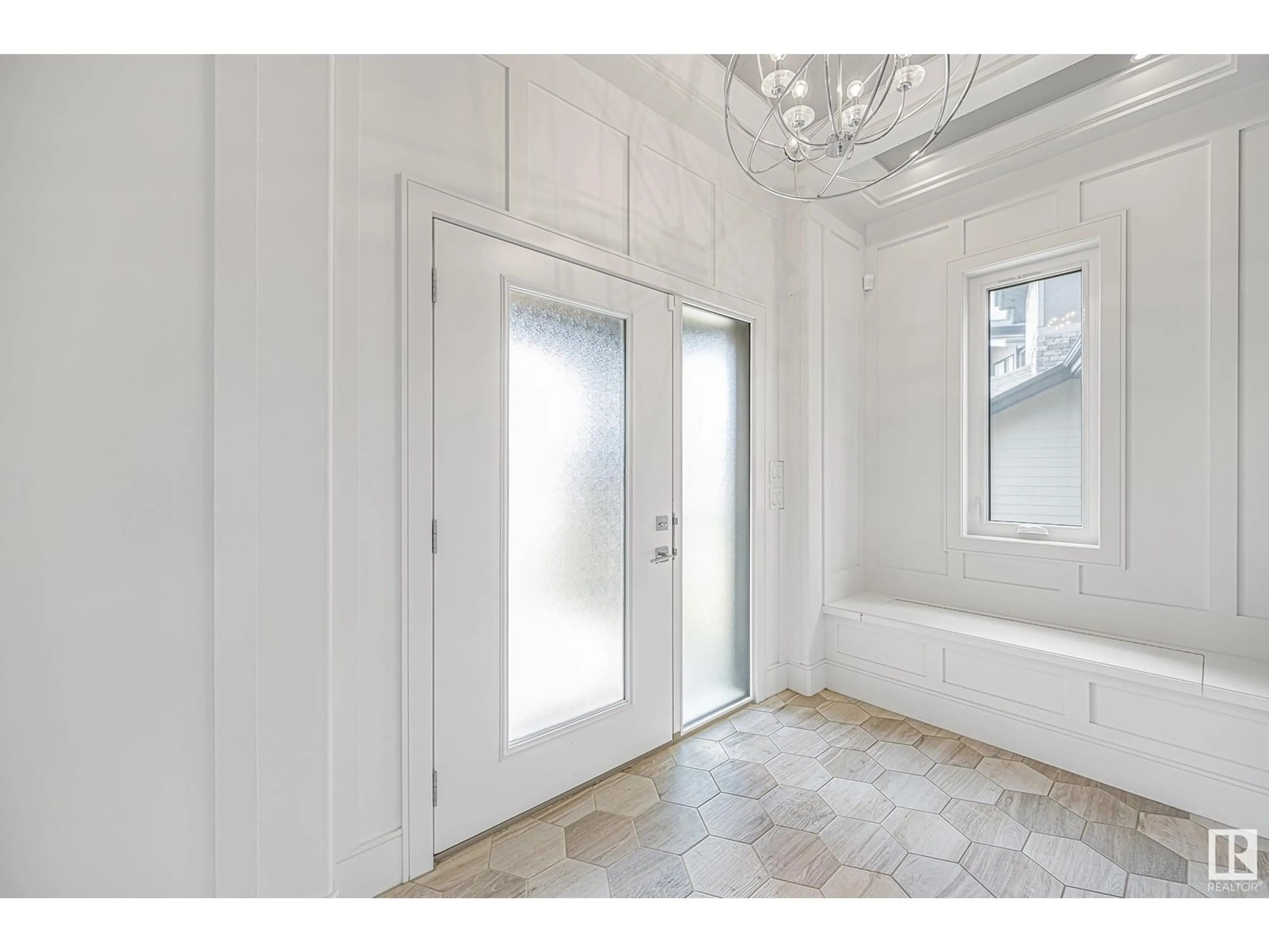 Indoor foyer for 1197 HAINSTOCK GR, Edmonton Alberta T6W3B6