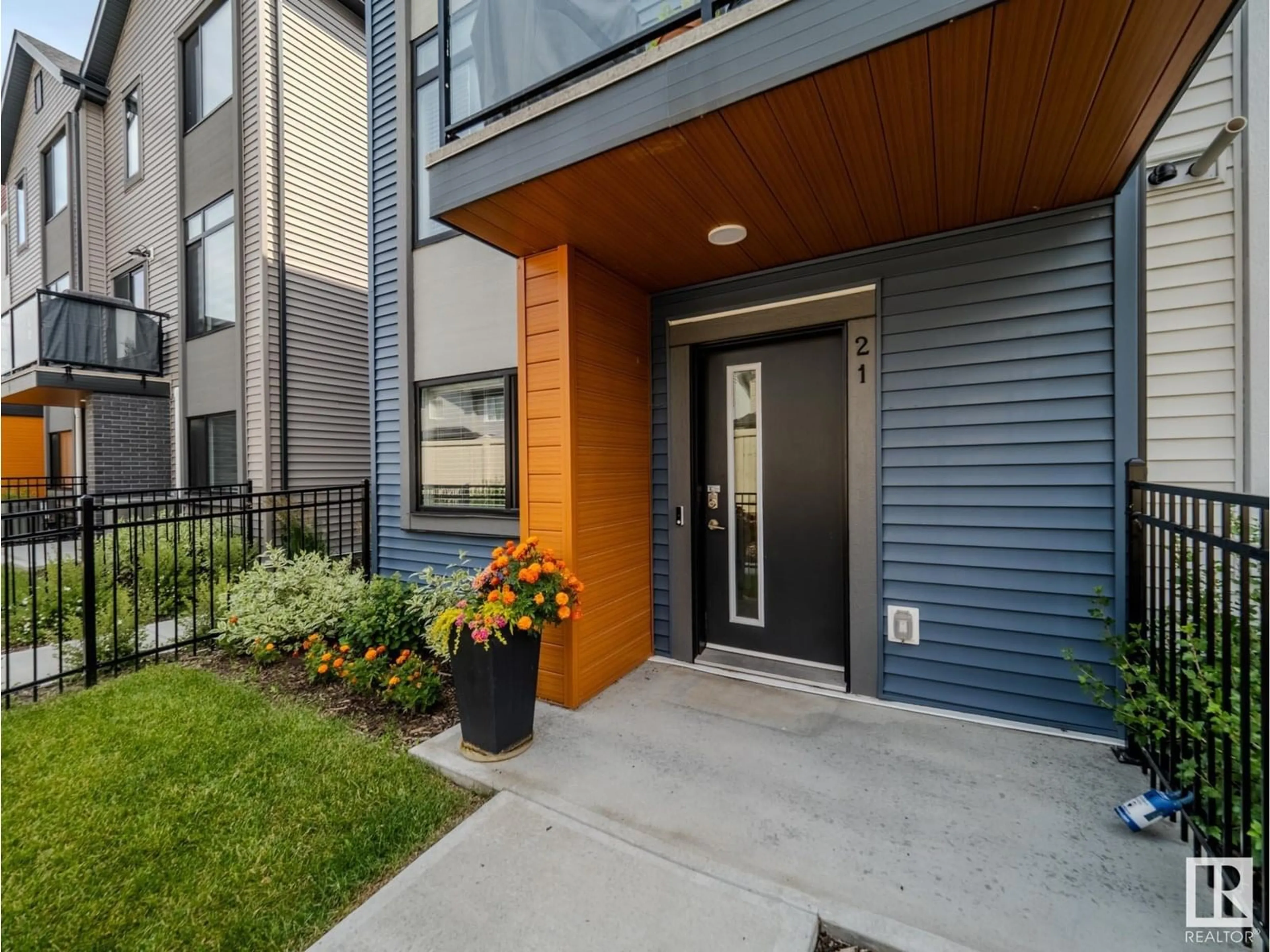 Indoor entryway for #21 - 1010 RABBIT HILL RD, Edmonton Alberta T6W4G7