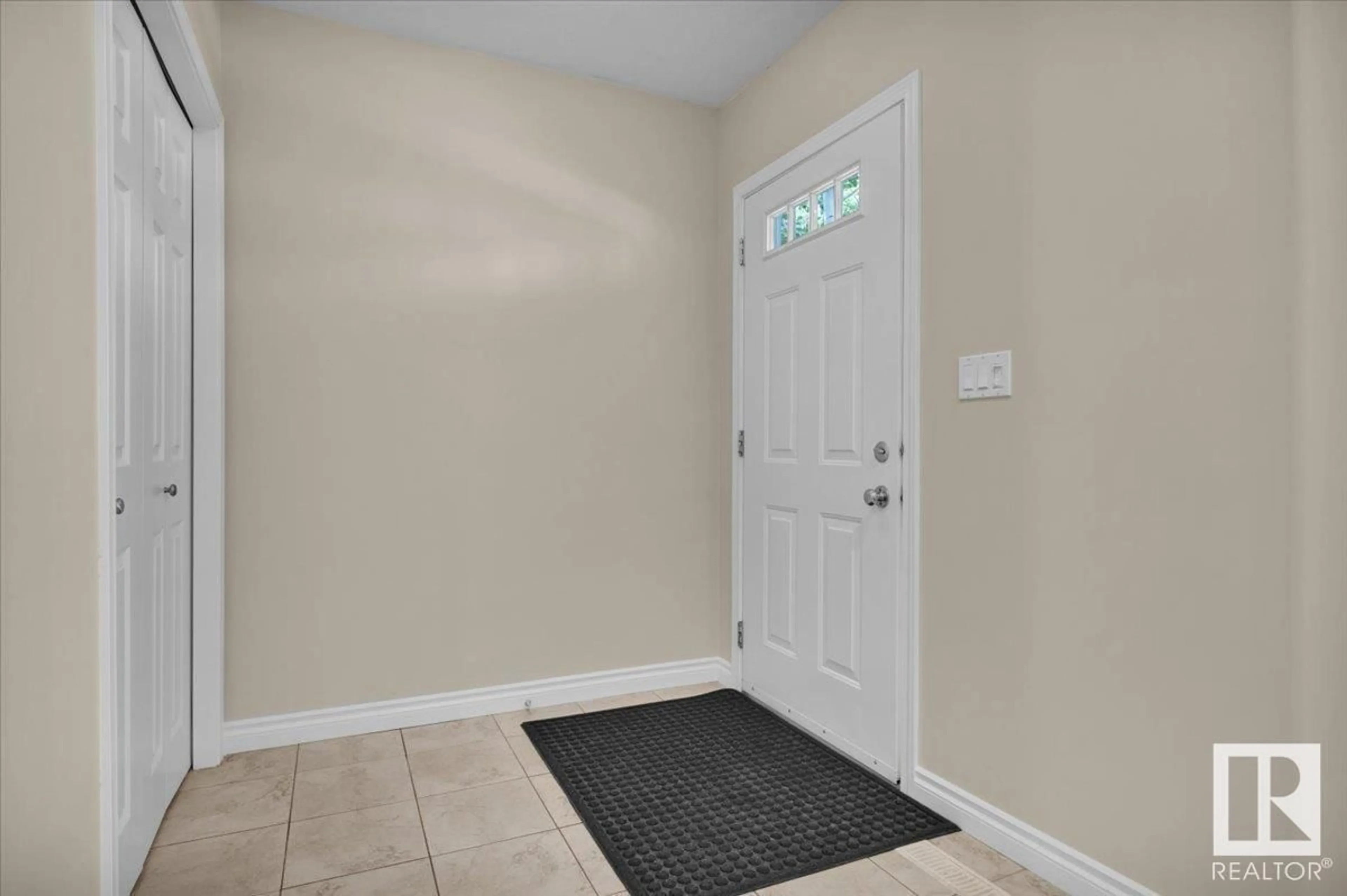 Indoor entryway for 8743 83 AV, Edmonton Alberta T6C1B2