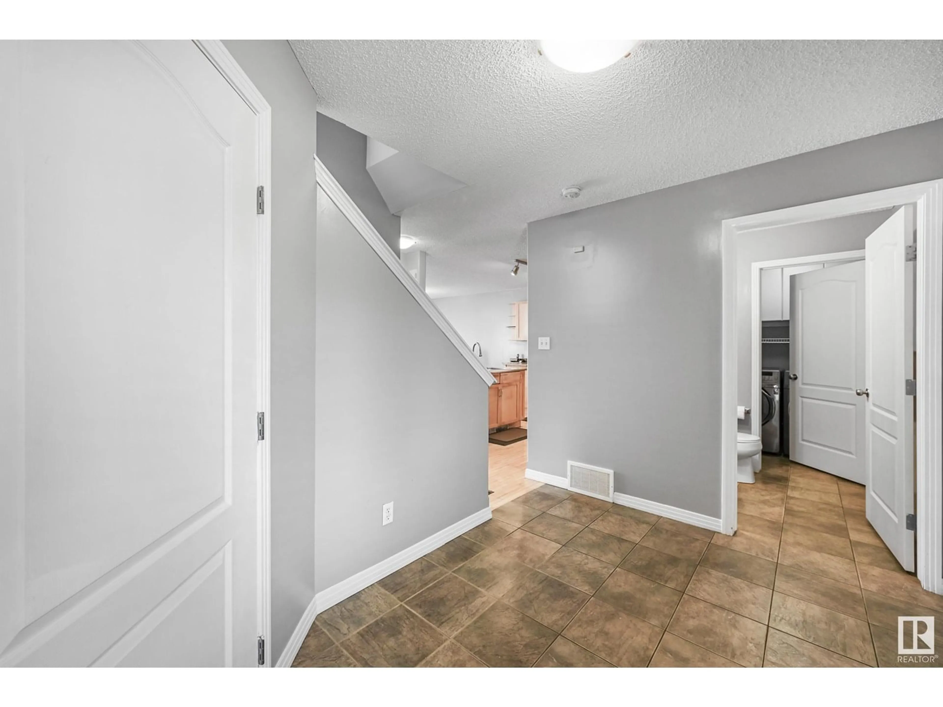 Indoor entryway for 1857 GARNETT WY, Edmonton Alberta T5T6R3