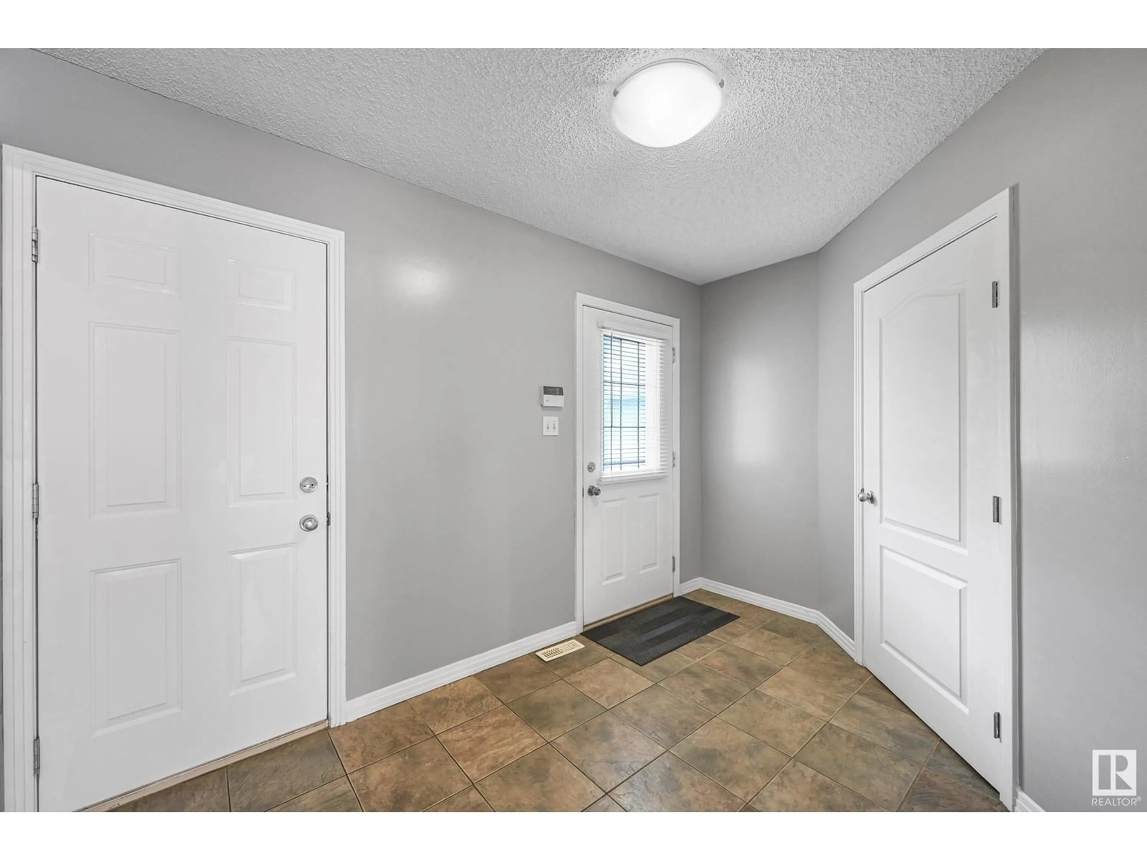 Indoor entryway for 1857 GARNETT WY, Edmonton Alberta T5T6R3