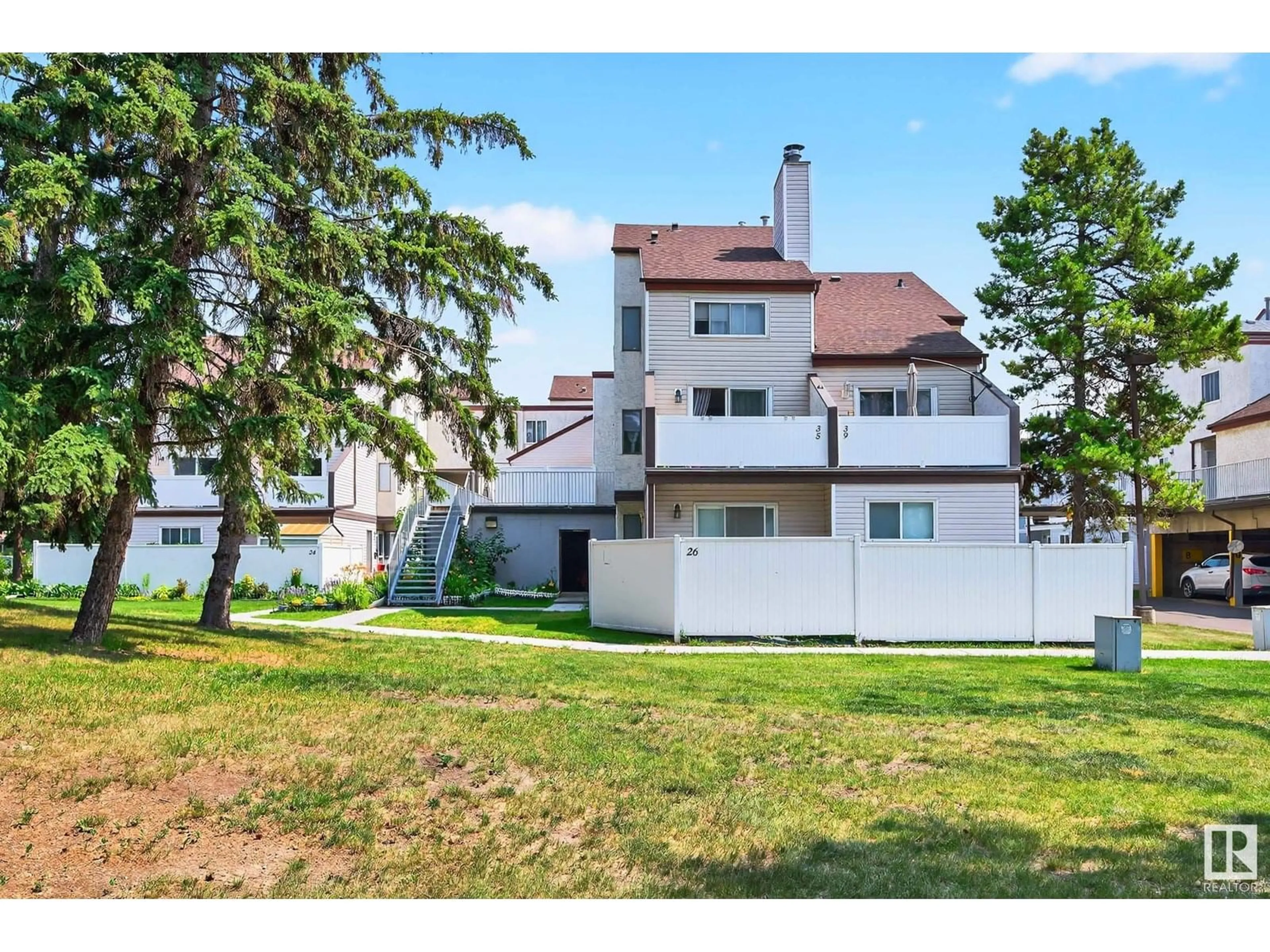 A pic from outside/outdoor area/front of a property/back of a property/a pic from drone, unknown for 37 LANCASTER TC, Edmonton Alberta T5X5S3