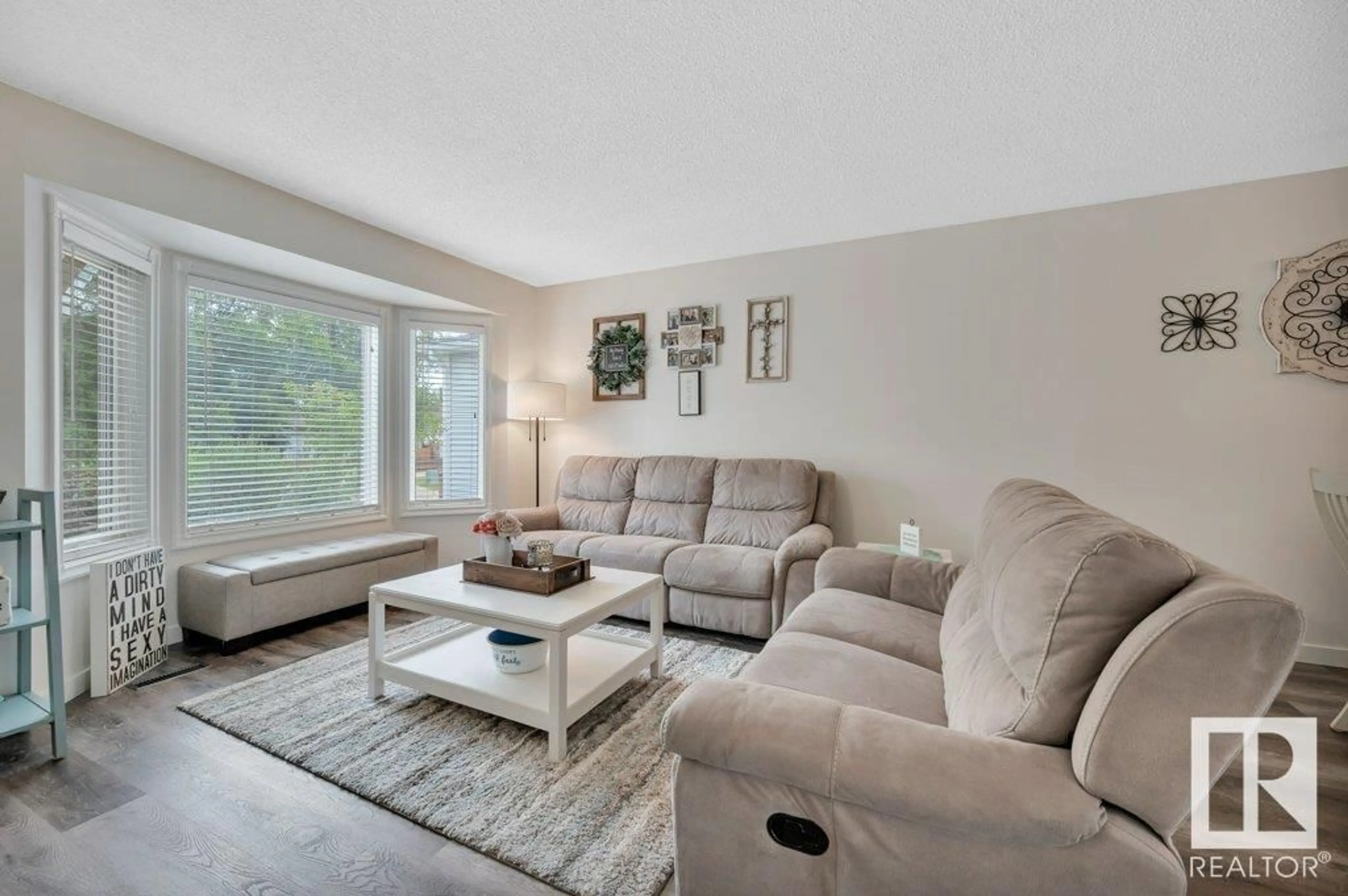 Living room with furniture, unknown for 21 DAYTON CR, St. Albert Alberta T8N4X5