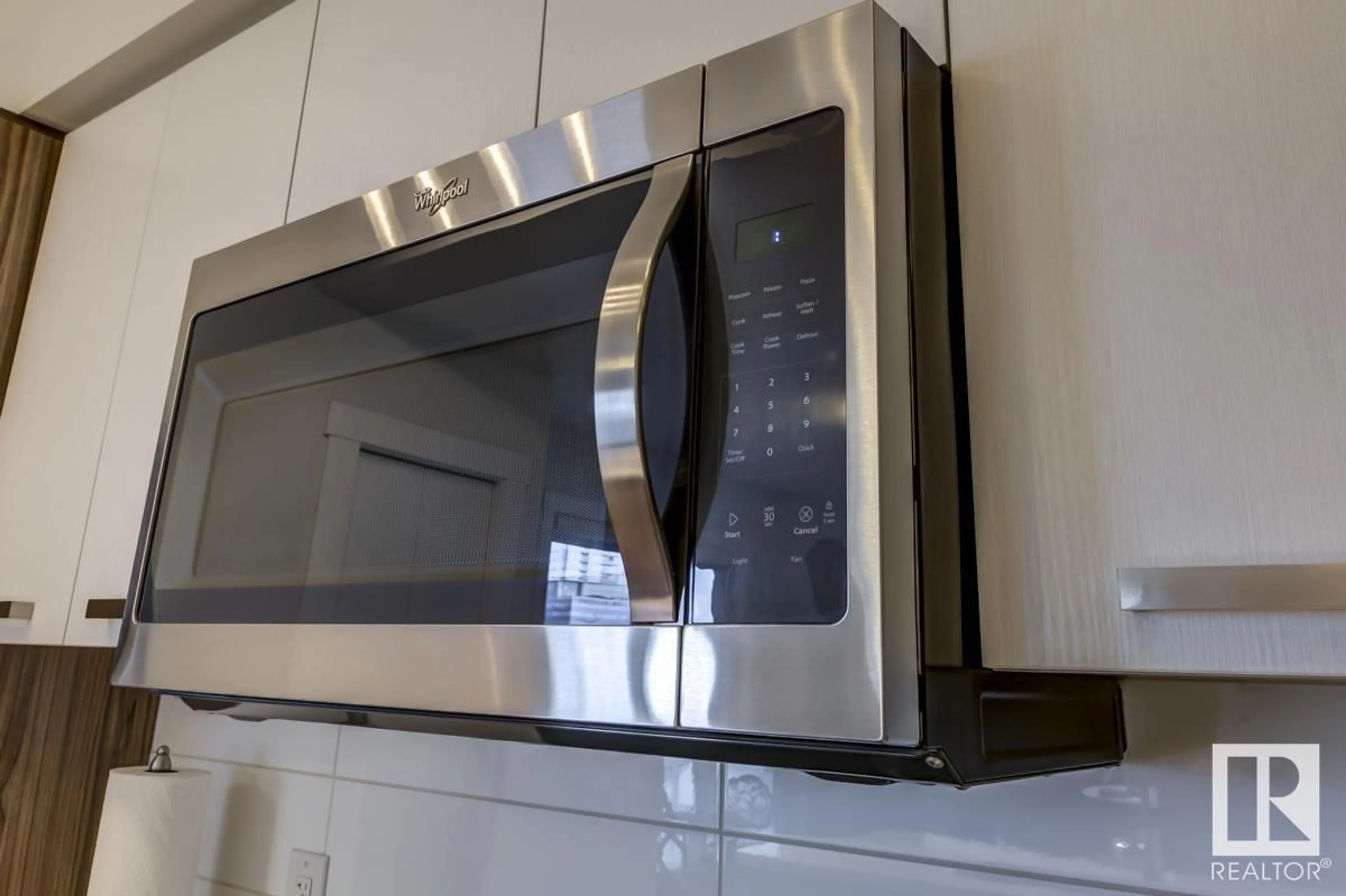 Standard kitchen, unknown for 1707 10410 102 AV NW, Edmonton Alberta T5J0E9