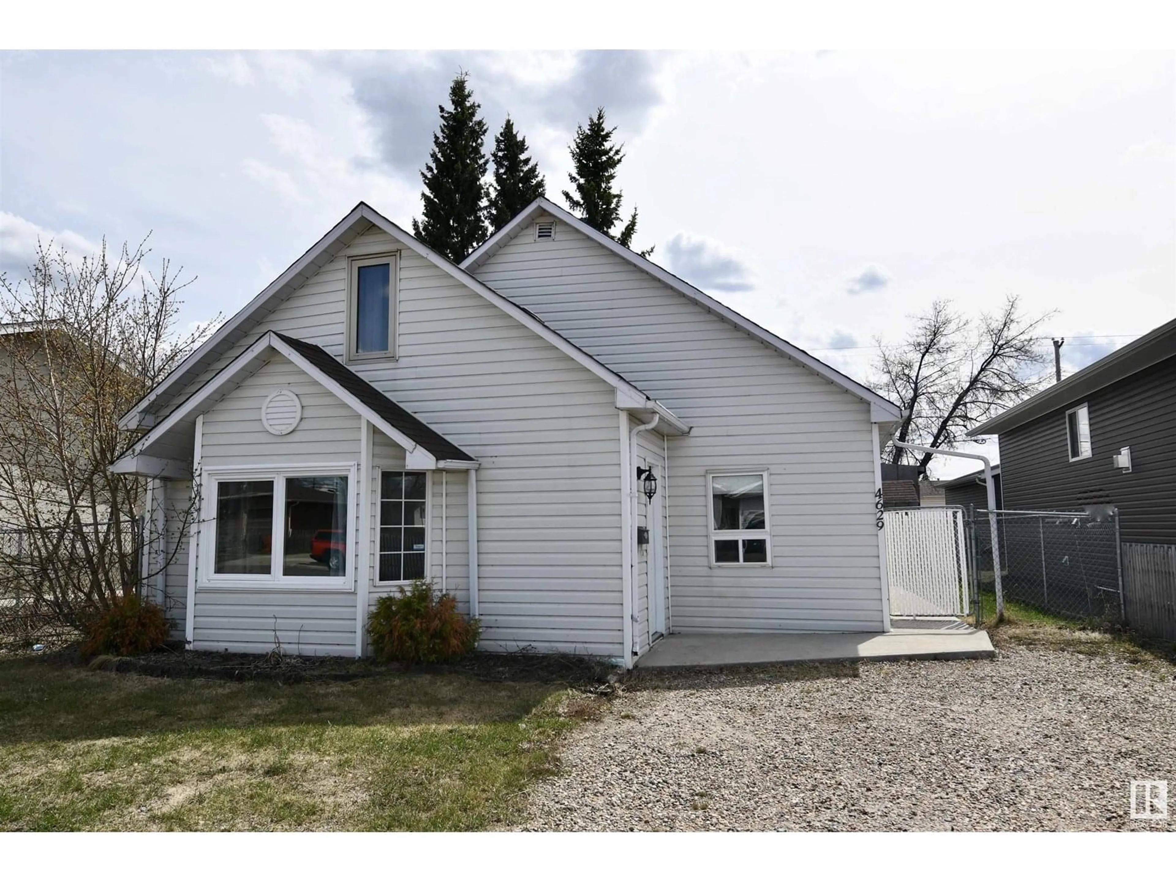 Home with vinyl exterior material, building for 4629 46 AV, St. Paul Town Alberta T0A3A3