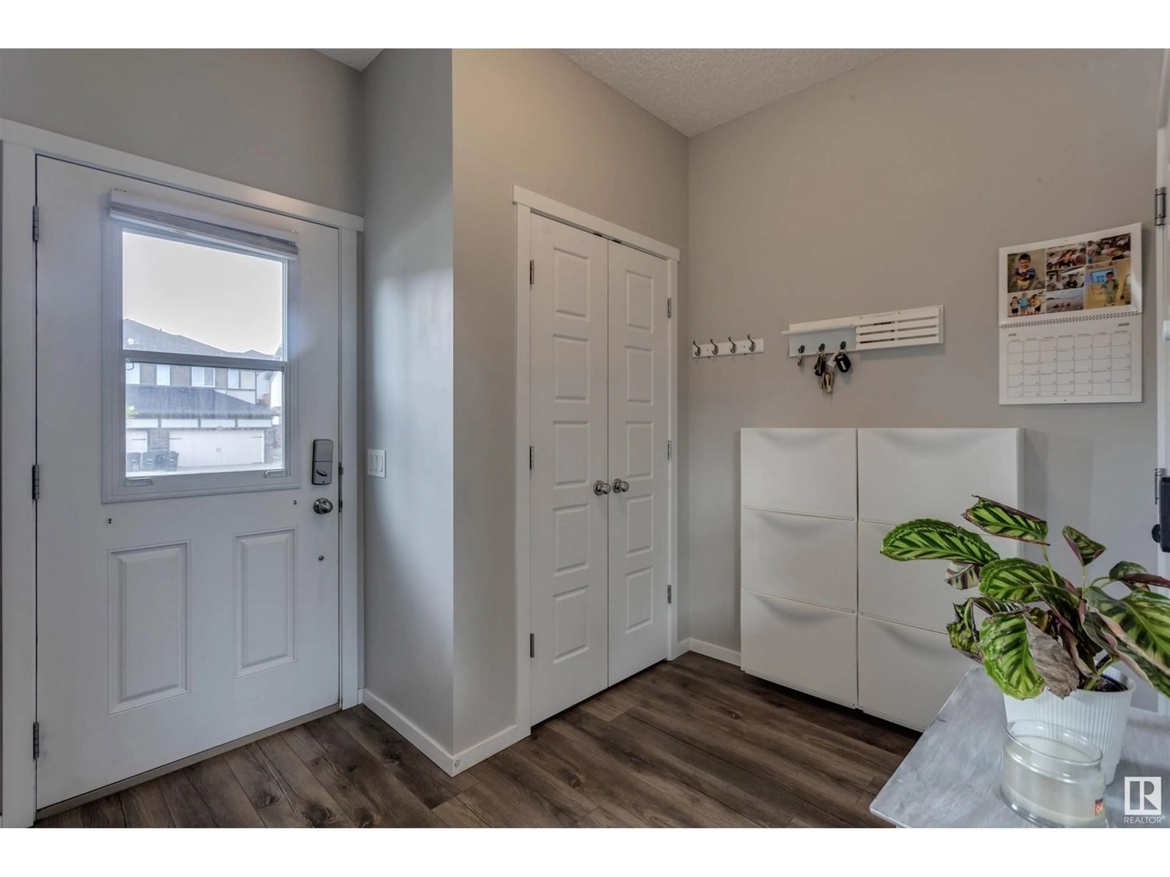 Indoor entryway for 206 ABERDEEN CR, Sherwood Park Alberta T8H0Z1