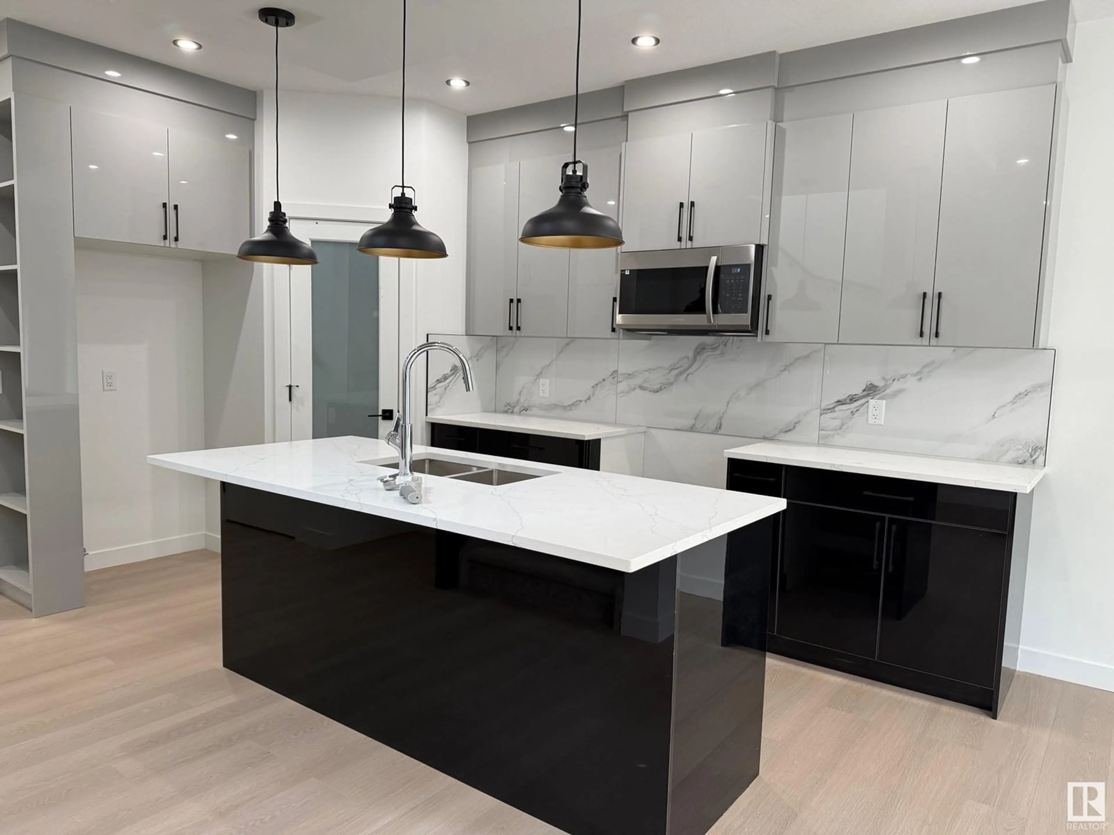 Contemporary kitchen, unknown for 4912 46 ST, Beaumont Alberta T6X1H9