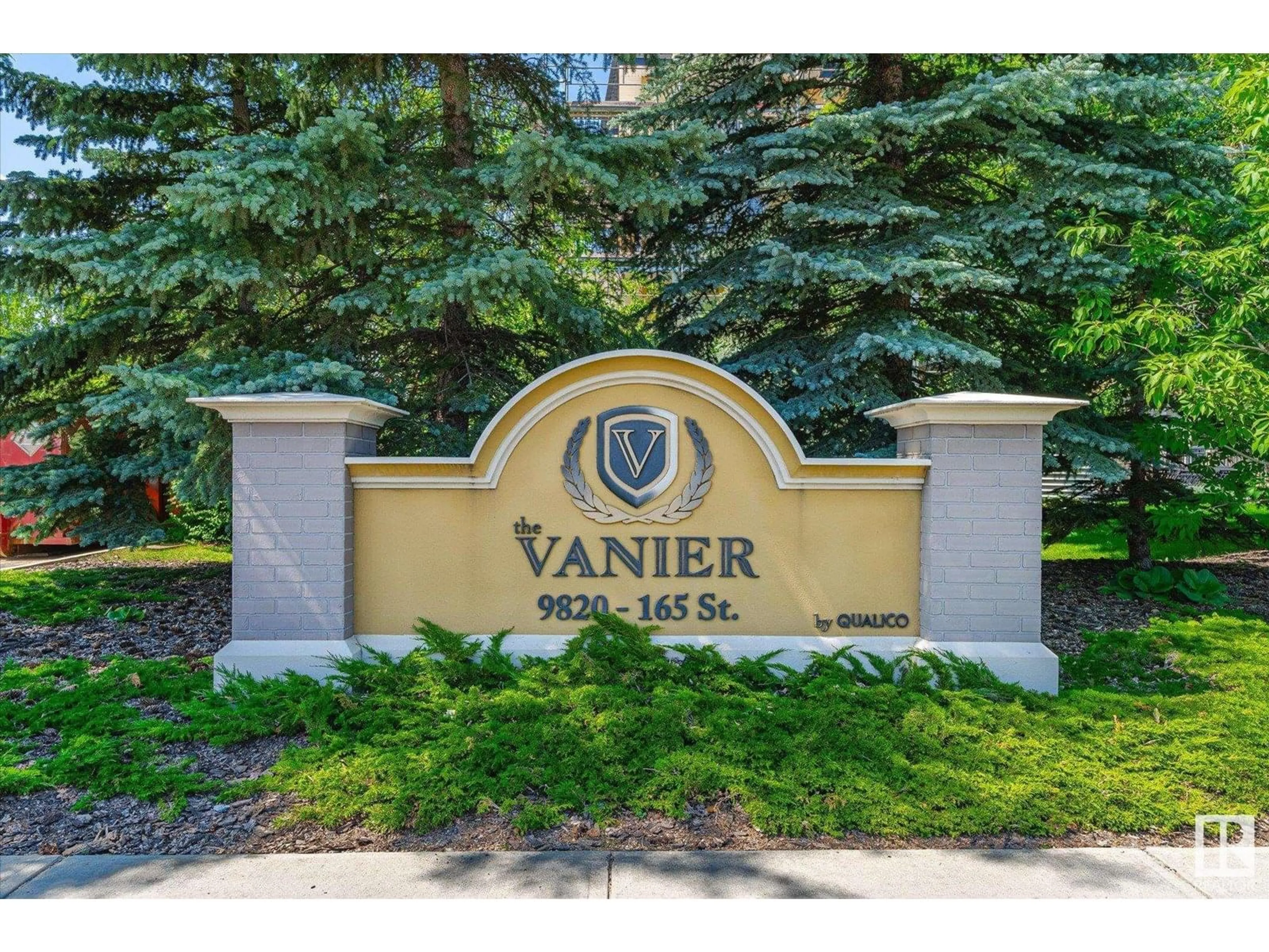 Indoor foyer for #111 - 9820 165 ST, Edmonton Alberta T5P0N3