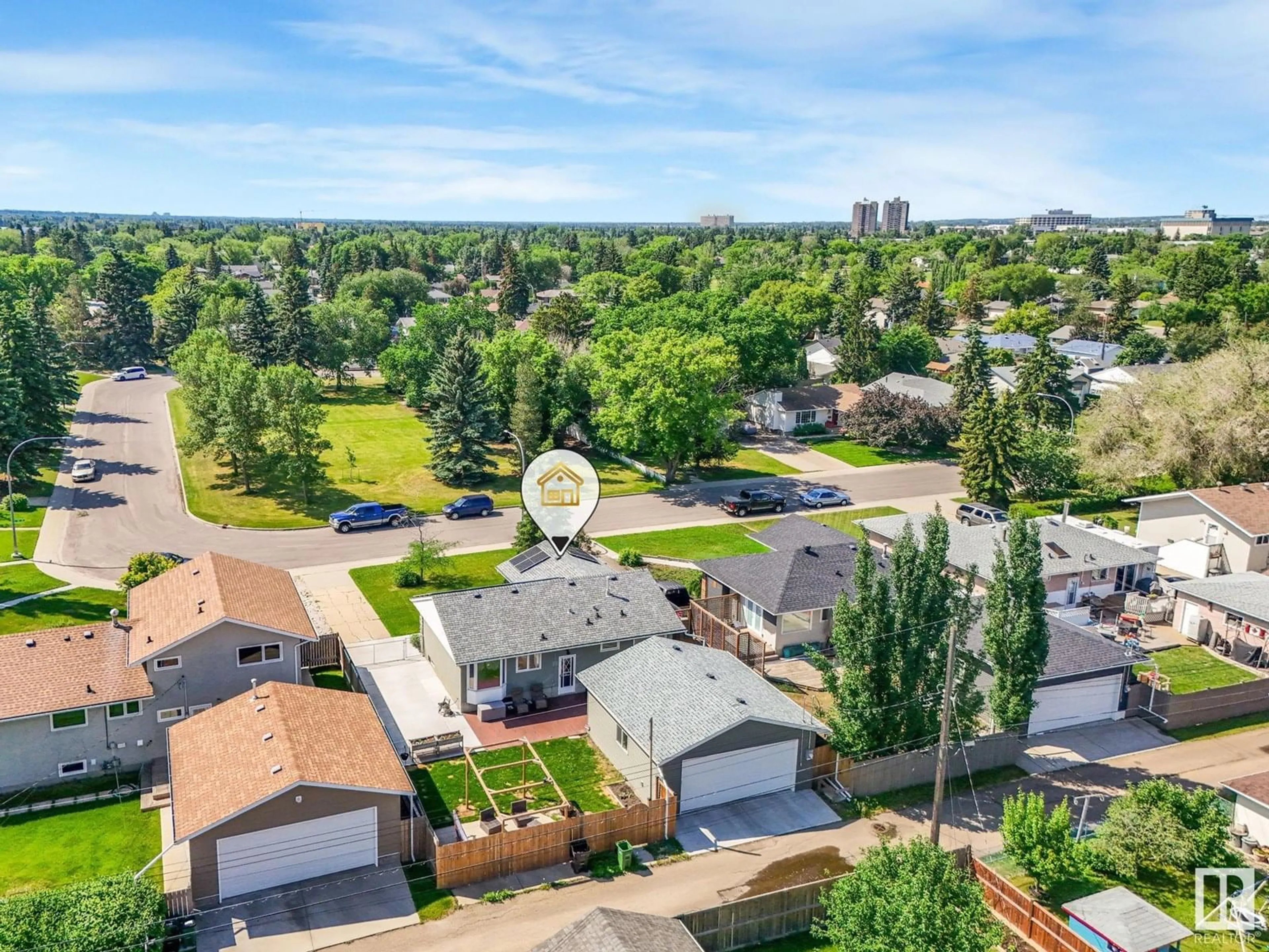 A pic from outside/outdoor area/front of a property/back of a property/a pic from drone, unknown for 15906 94 AV, Edmonton Alberta T5R5K8