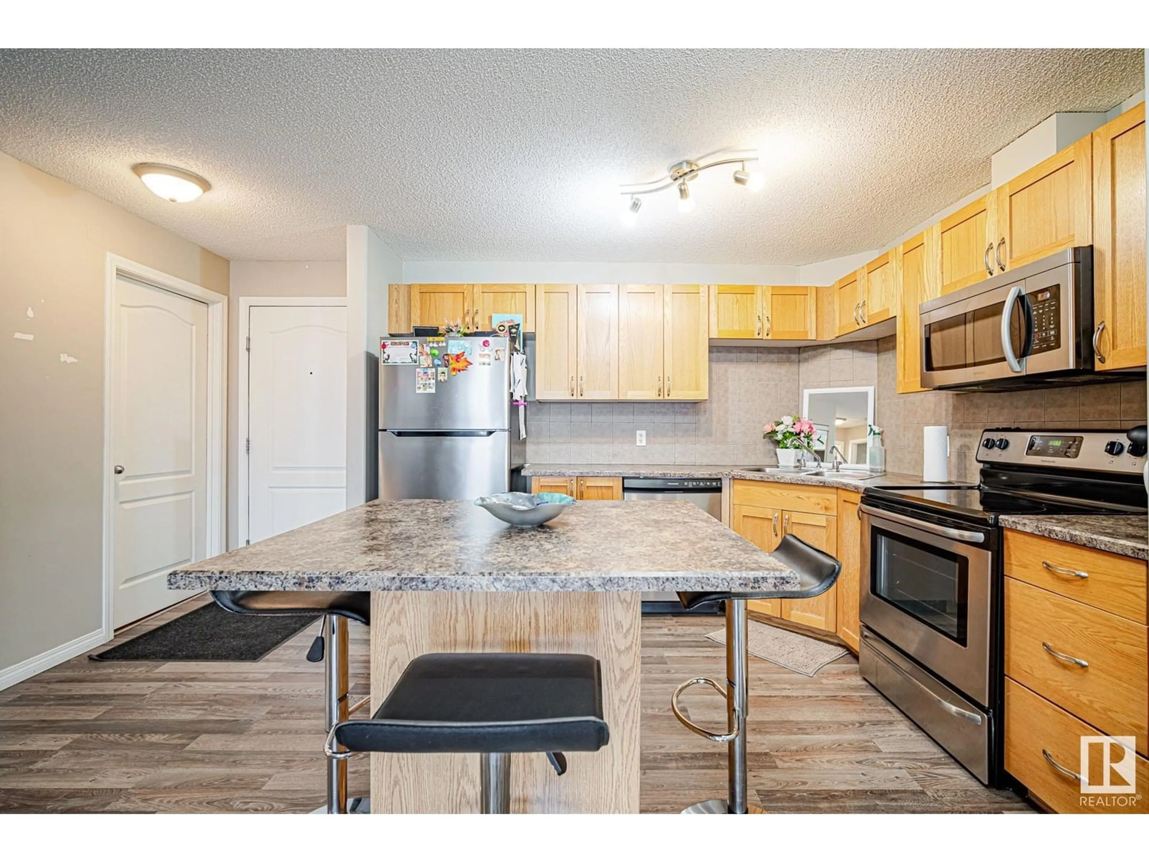 Standard kitchen, wood/laminate floor for #1124 - 1124 CLAREVIEW STATION DR, Edmonton Alberta T5Y0E6