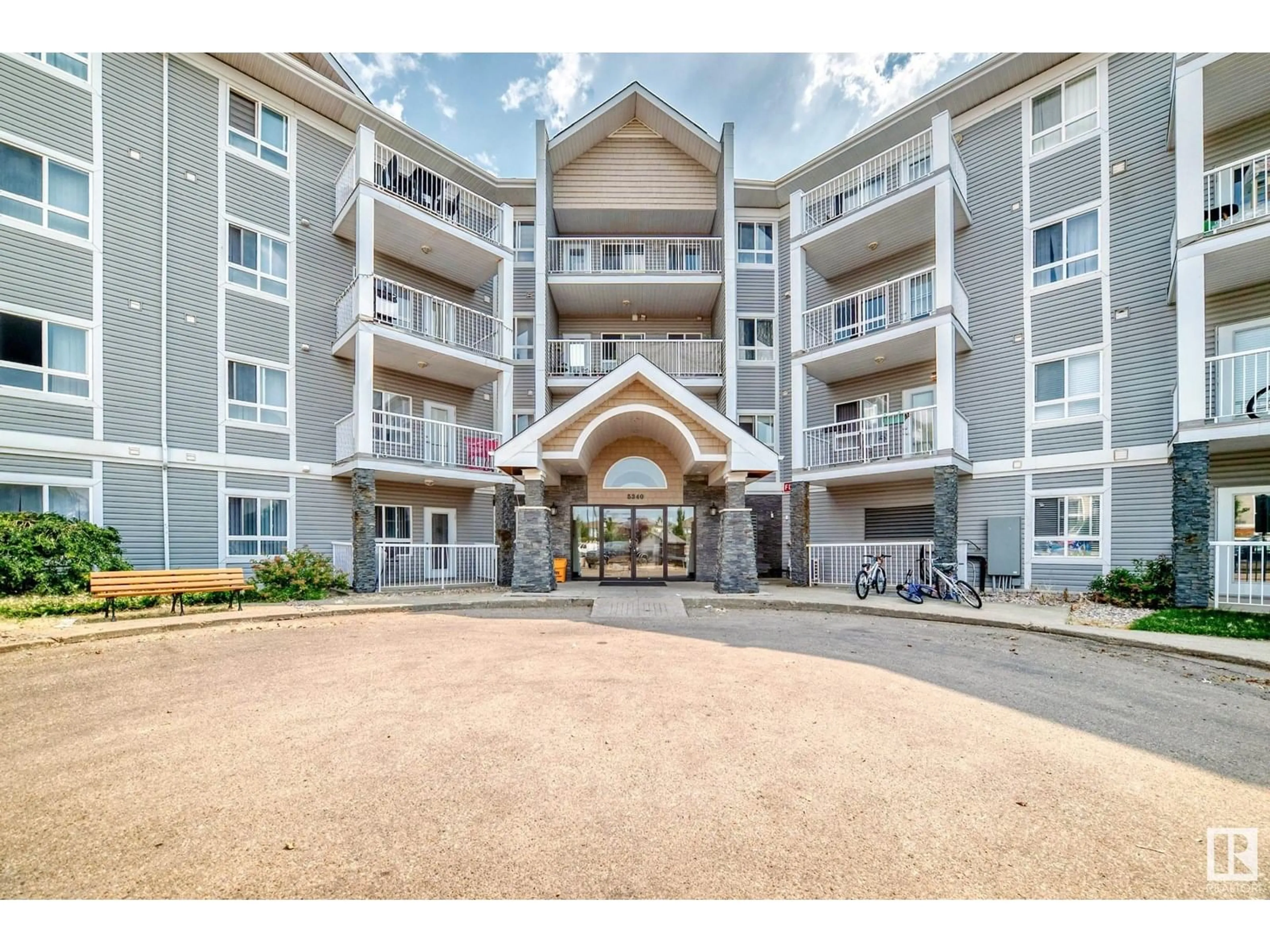 Indoor foyer for #205 - 5340 199 ST, Edmonton Alberta T6M0A5