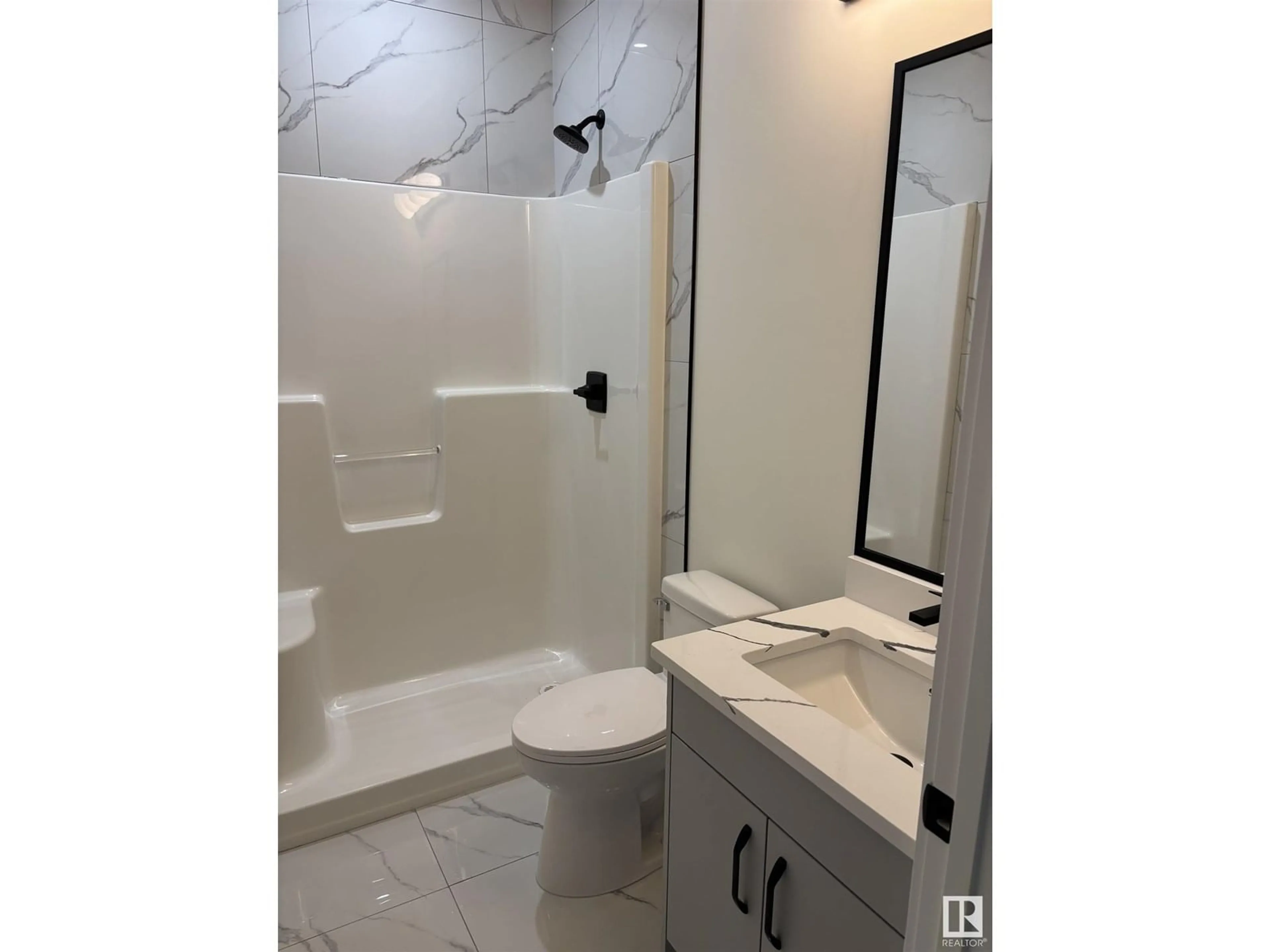Standard bathroom, ceramic/tile floor for 106 EDGEFIELD WY, St. Albert Alberta T8N7Z9