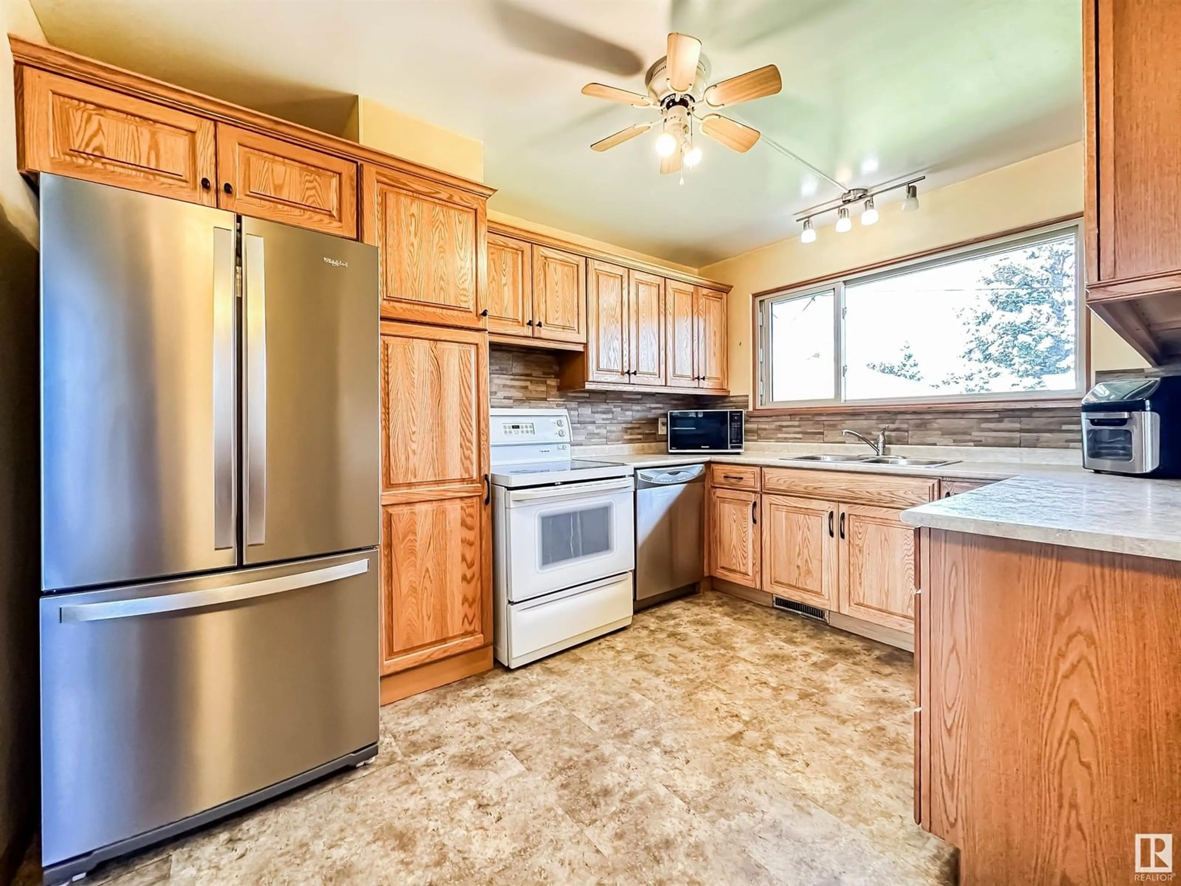 Unknown for 8126 150 ST NW, Edmonton Alberta T5R1E1