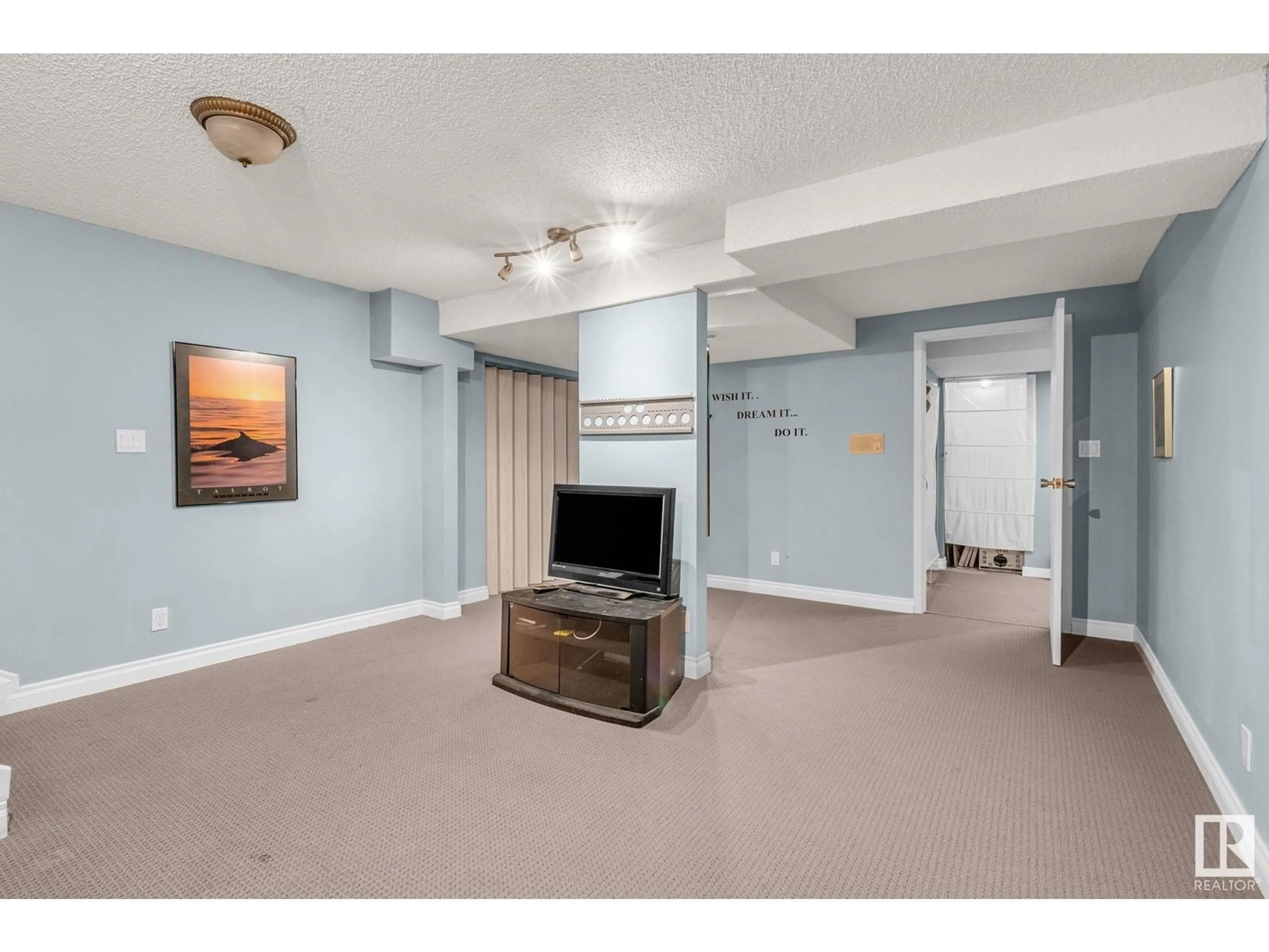 Unknown for 122 VILLAGE DO, Sherwood Park Alberta T8A4L6