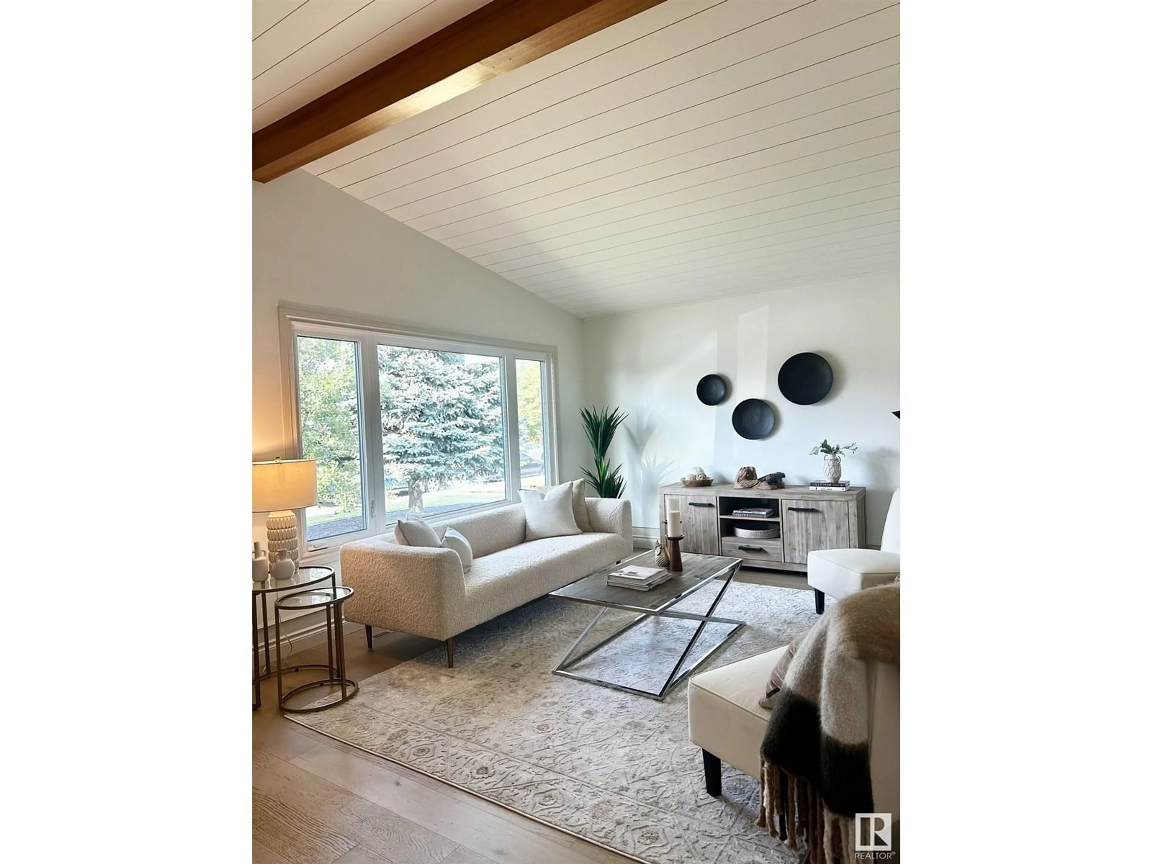 Living room with furniture, wood/laminate floor for NW - 7215 92B AV, Edmonton Alberta T6B0W3