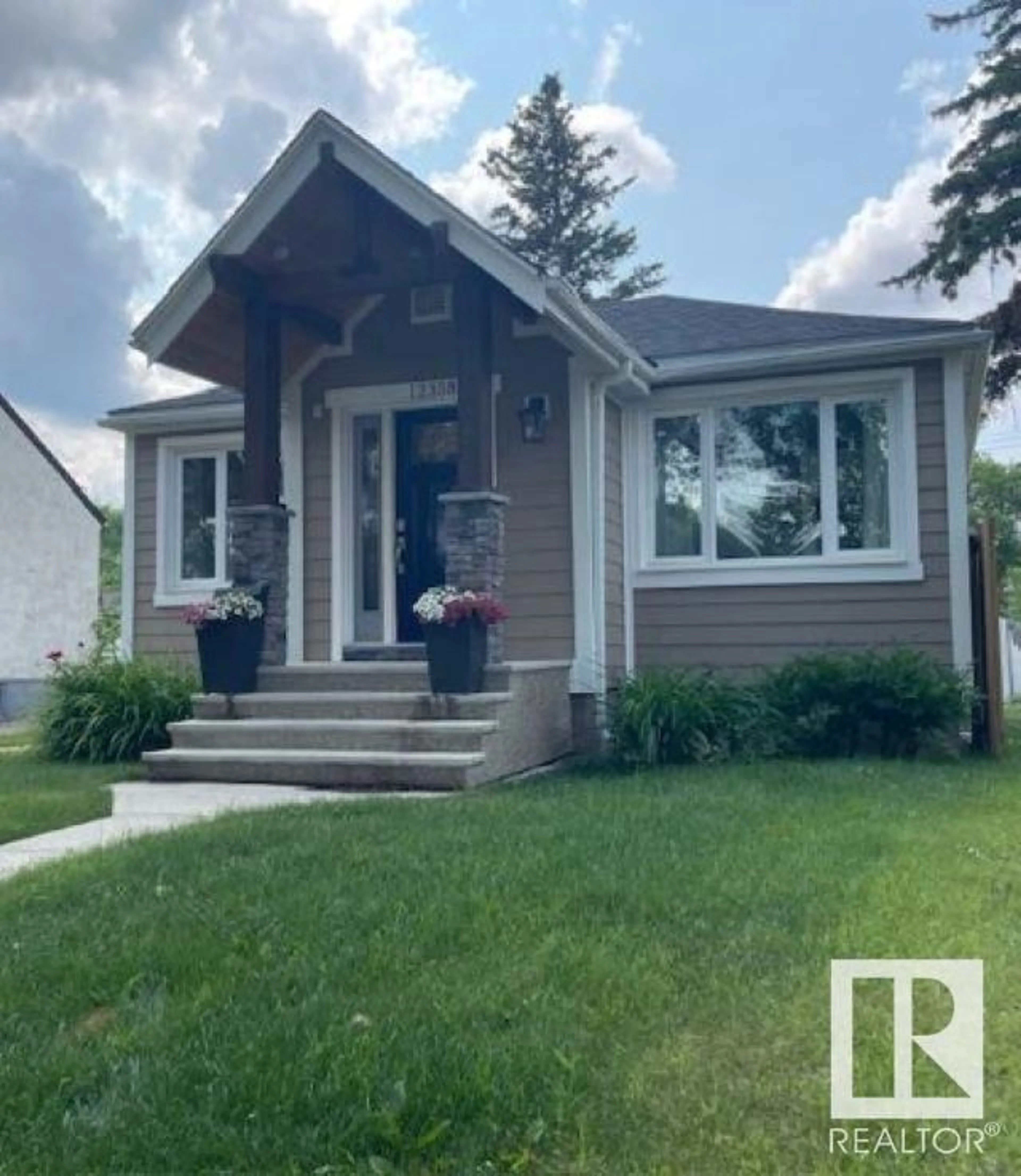 Home with vinyl exterior material, street for 12338 91 ST, Edmonton Alberta T5B4C5