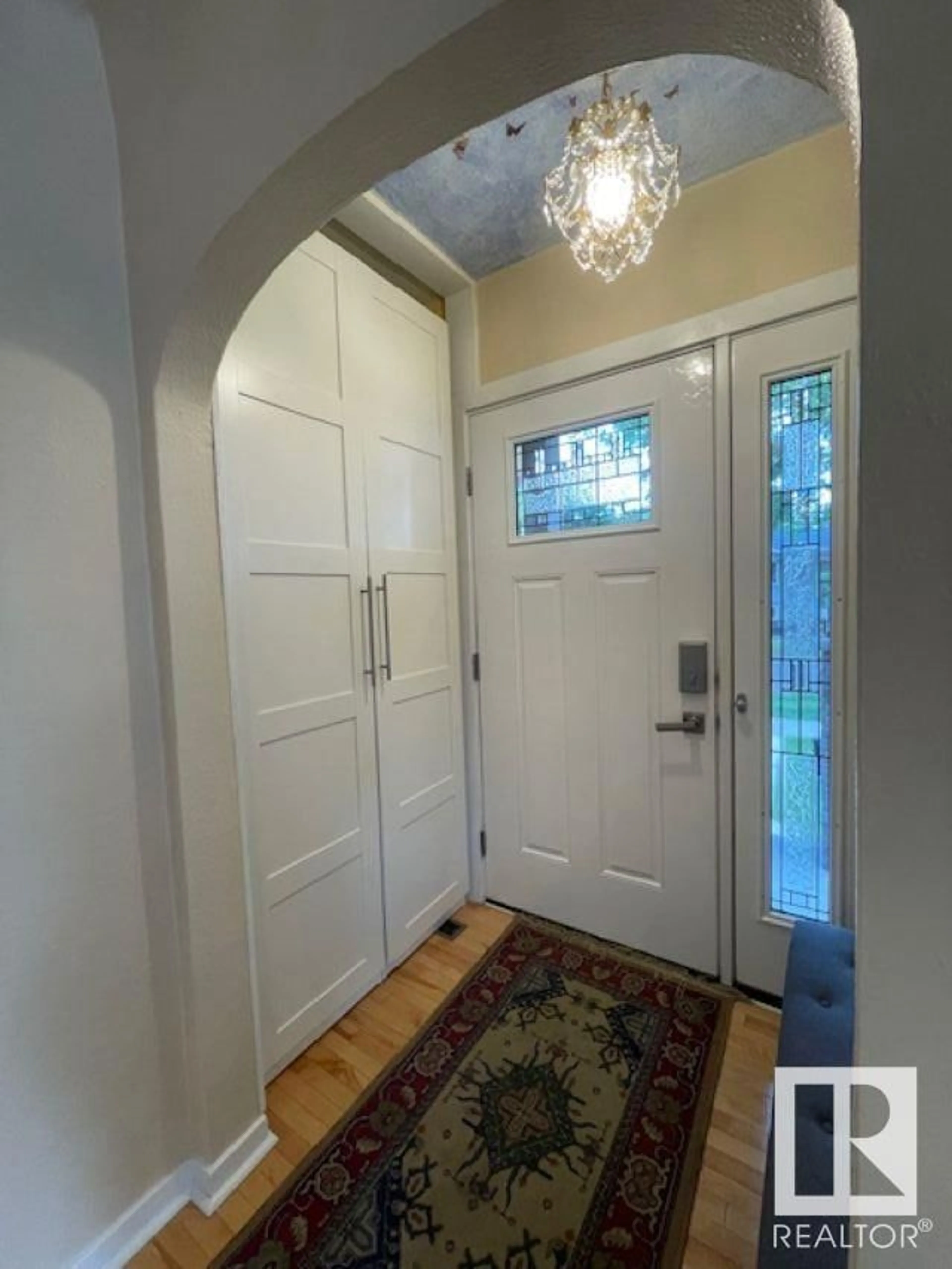 Indoor entryway for 12338 91 ST, Edmonton Alberta T5B4C5