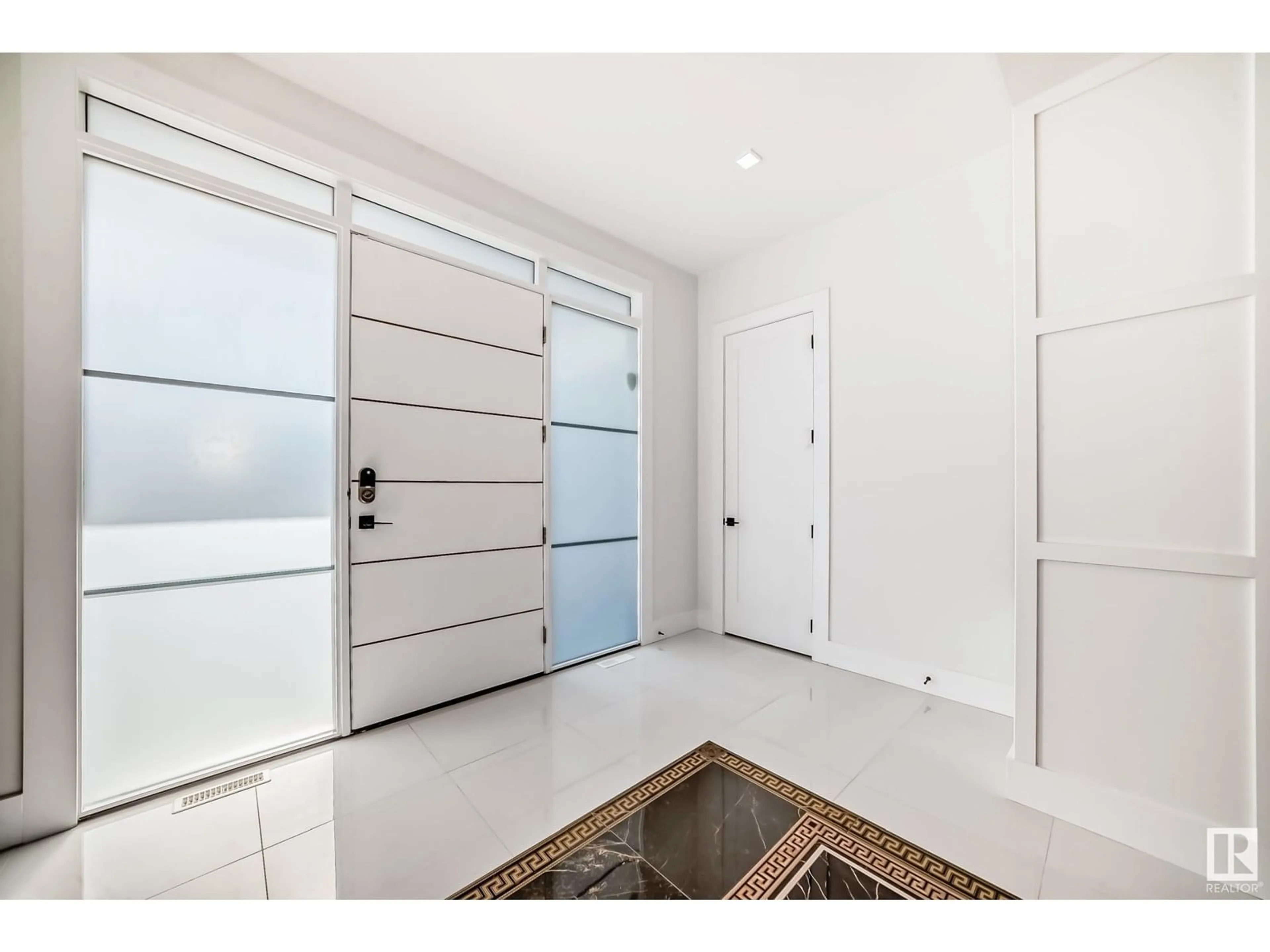 Indoor entryway for 2747 WHEATON DR, Edmonton Alberta T6W2M5