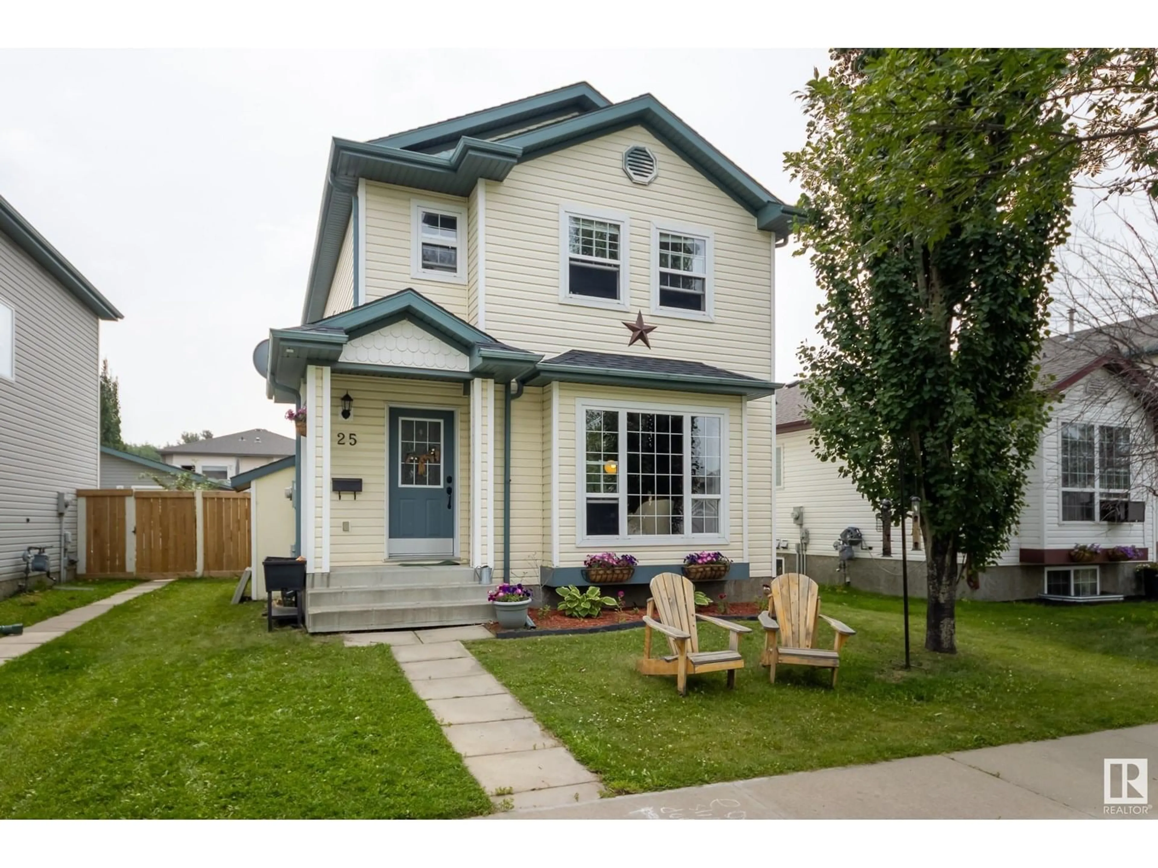 Home with vinyl exterior material, street for 25 HIGHWOOD BV, Devon Alberta T9G2E7