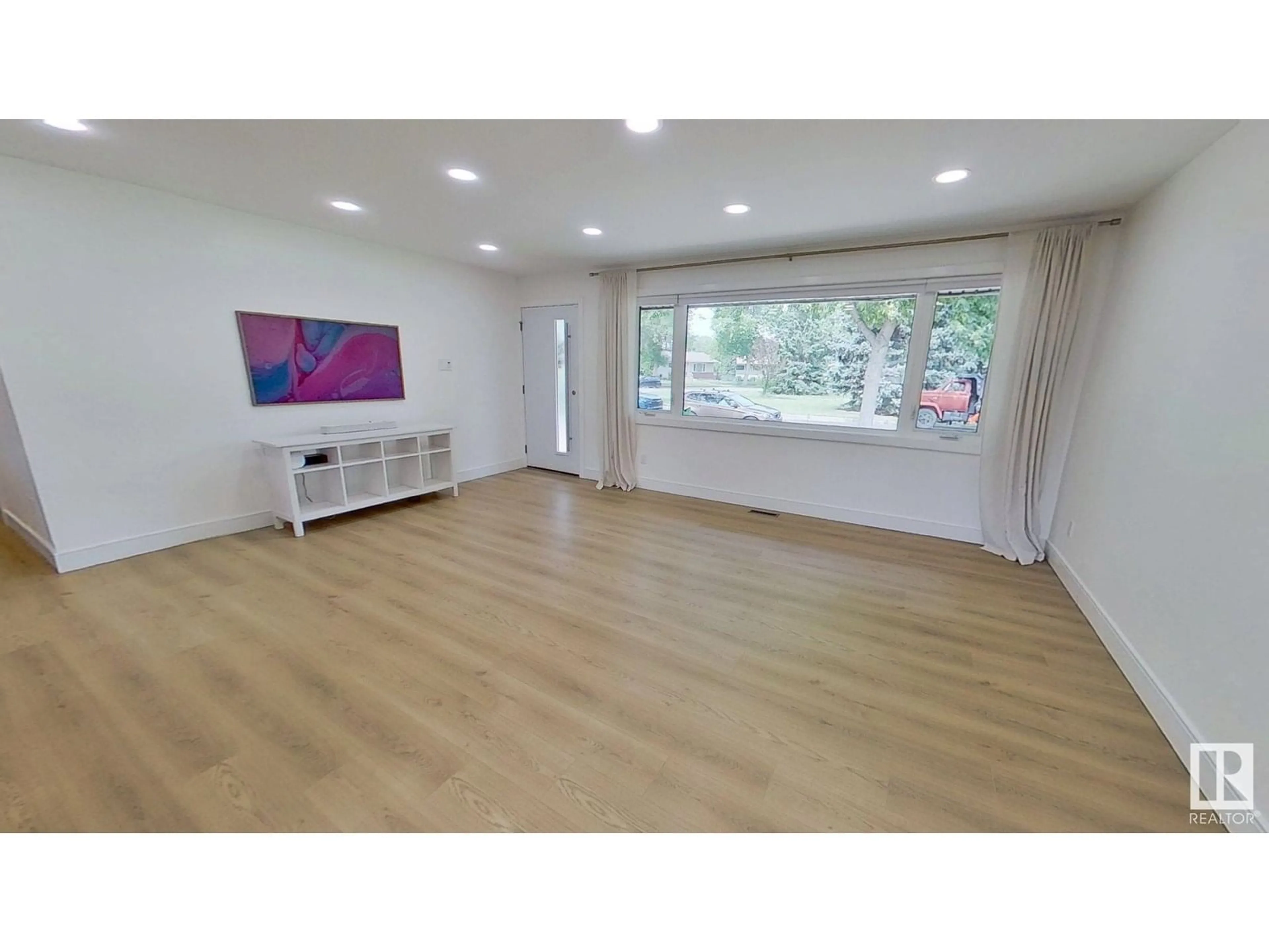 A pic of a room for 16455 104A AV AV, Edmonton Alberta T5P0T3