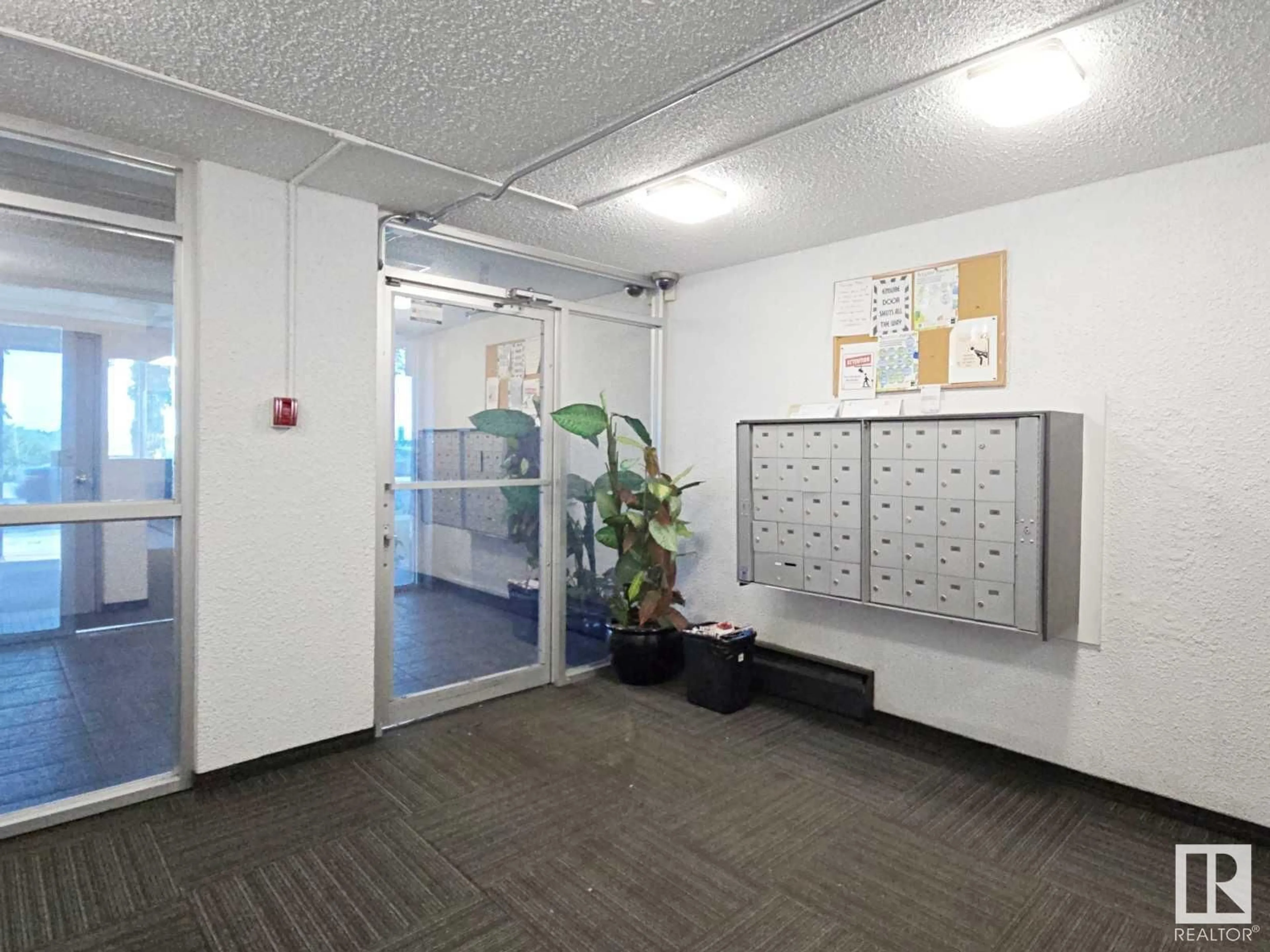 Indoor foyer for 8310 - 501 JASPER AV, Edmonton Alberta T5H3S3