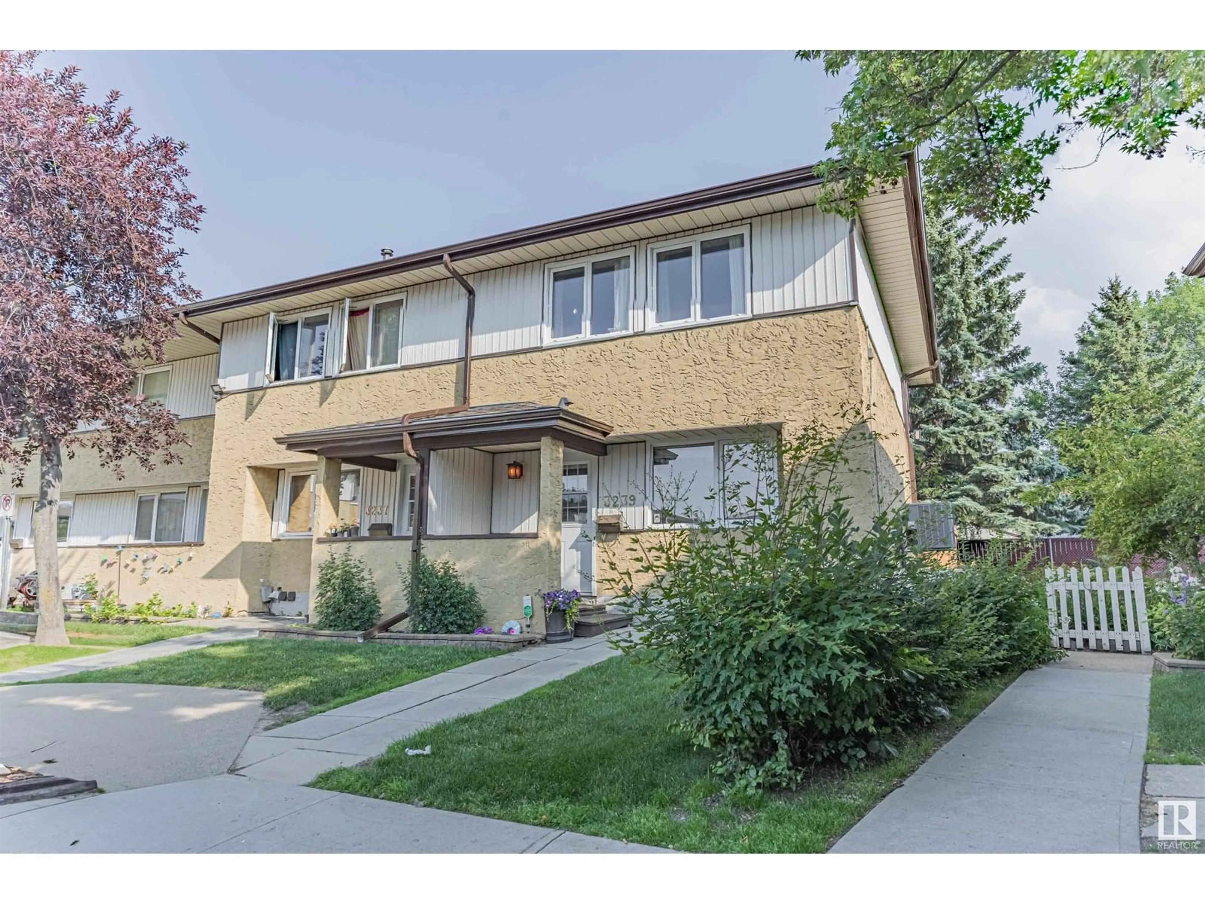 Unknown for 3239 139 AV, Edmonton Alberta T5Y1T2
