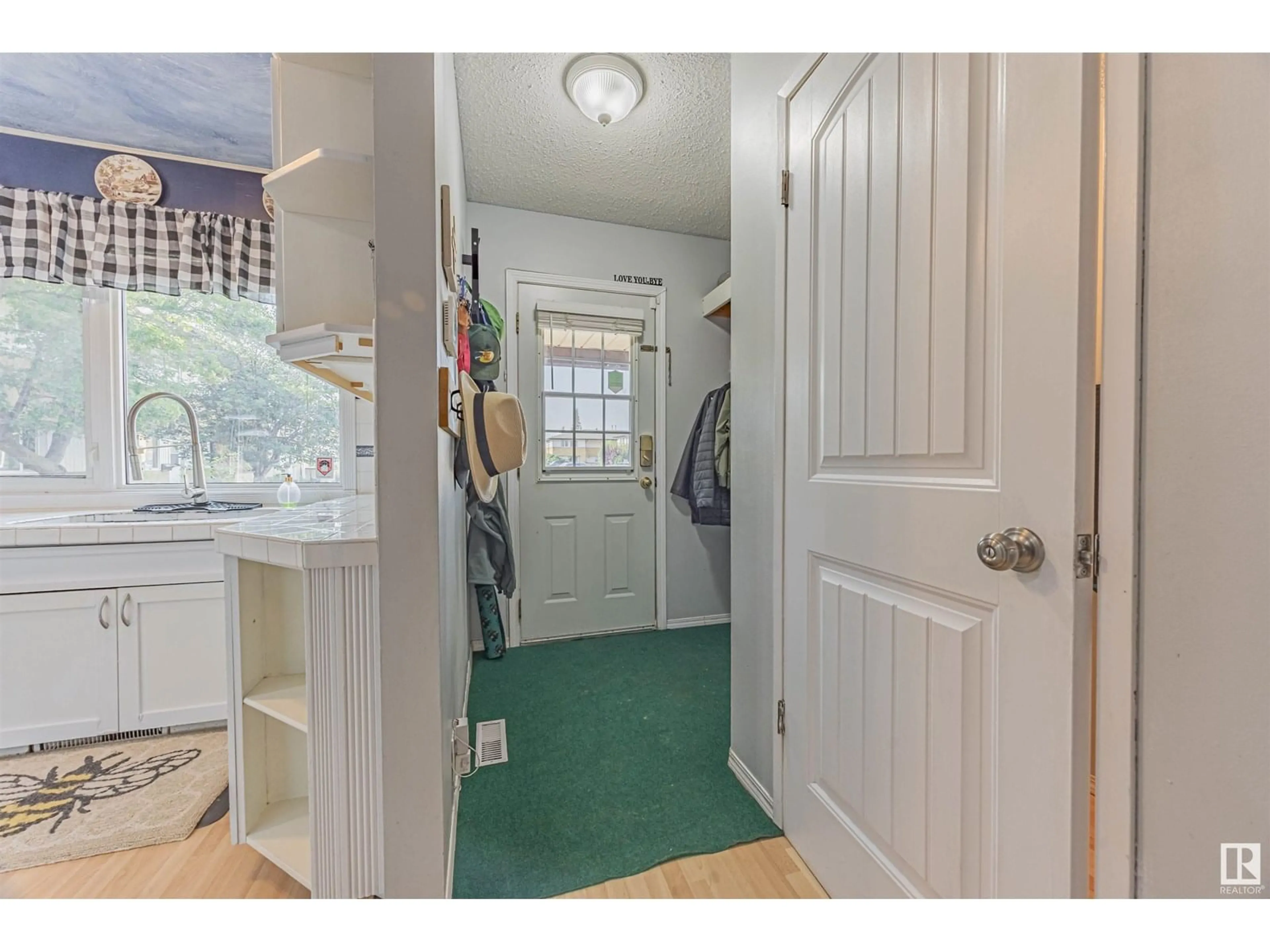 Indoor entryway for 3239 139 AV, Edmonton Alberta T5Y1T2