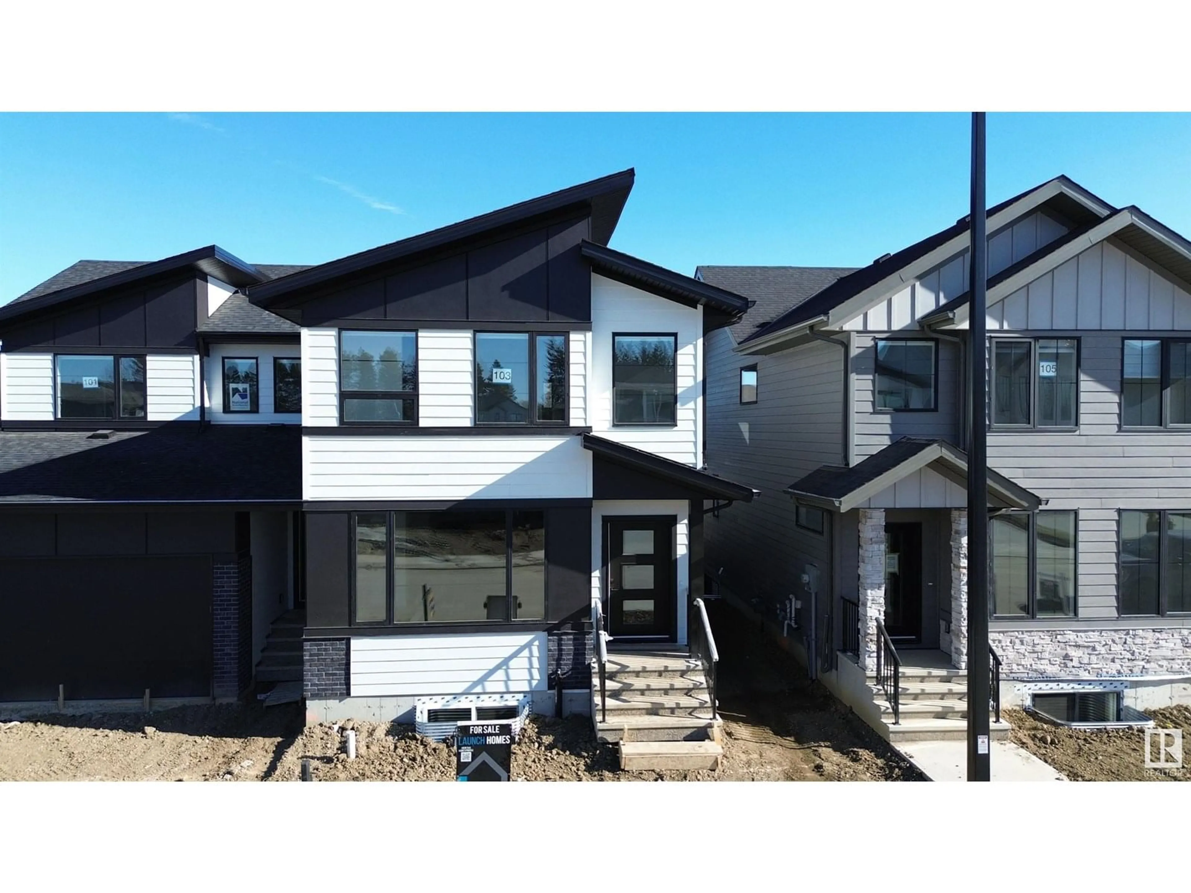 Home with vinyl exterior material, street for 103 NEWBURY CI, Sherwood Park Alberta T8B0E8