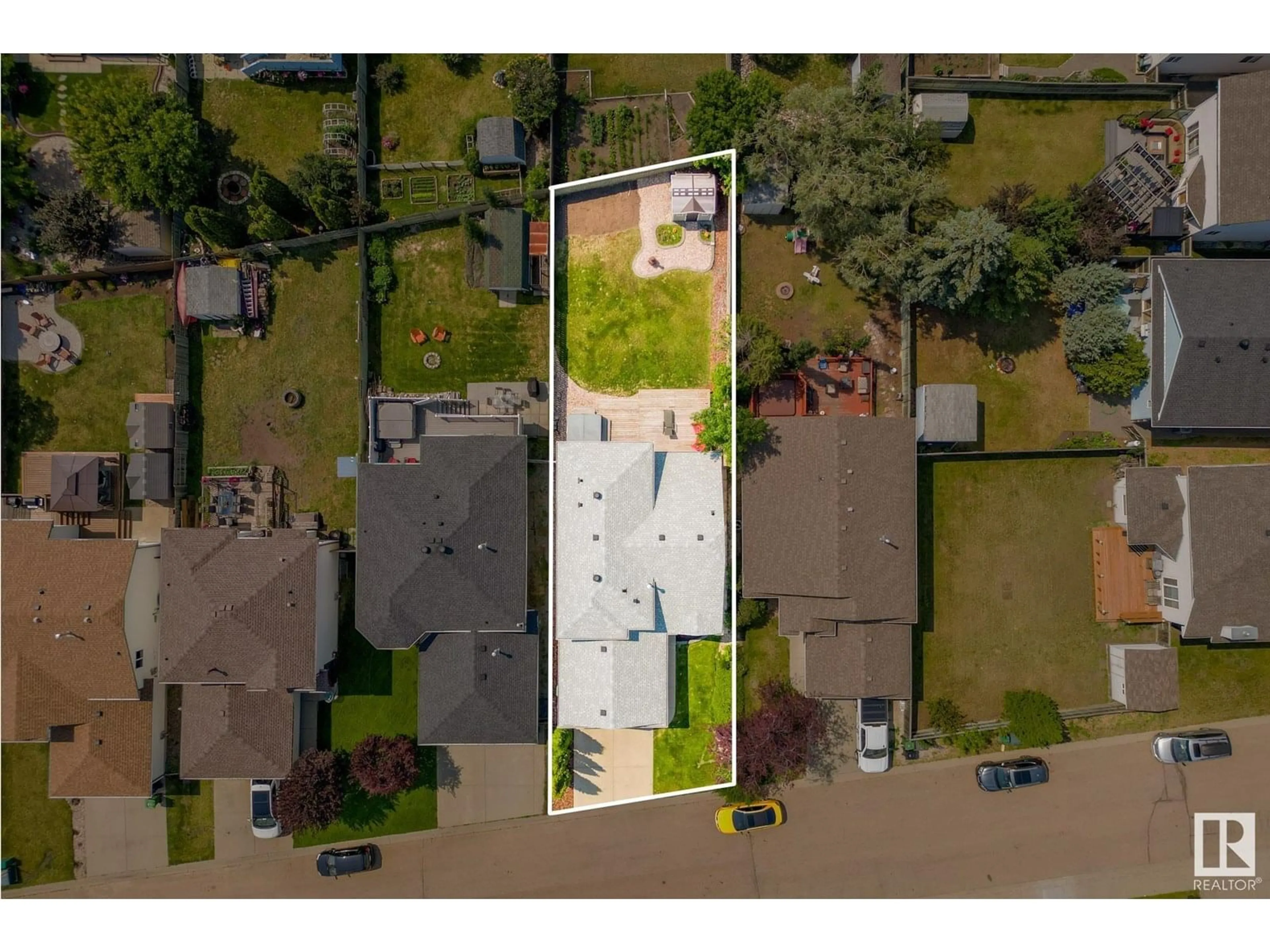 A pic from outside/outdoor area/front of a property/back of a property/a pic from drone, street for 53 WESTWOOD GR, Fort Saskatchewan Alberta T8L4G3