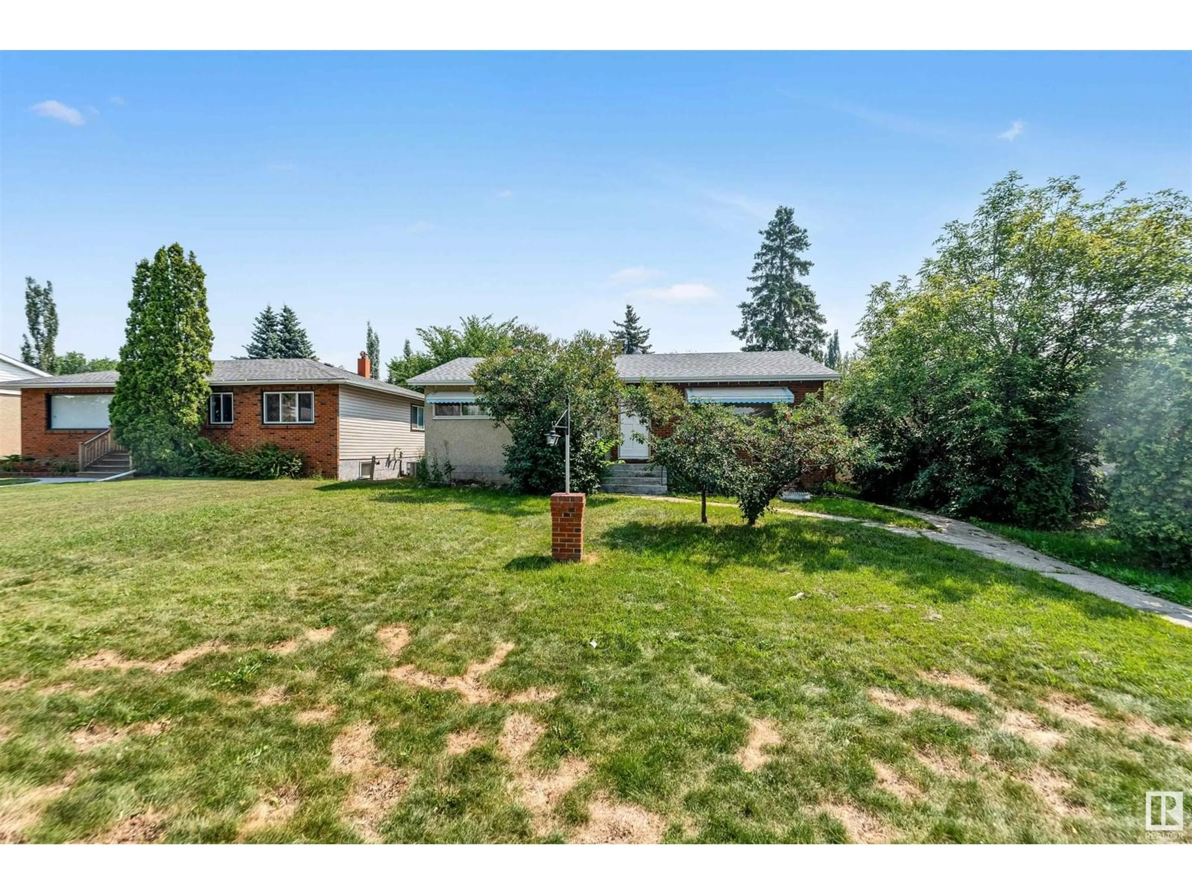 A pic from outside/outdoor area/front of a property/back of a property/a pic from drone, unknown for NW - 7323 77 ST, Edmonton Alberta T6C3L3