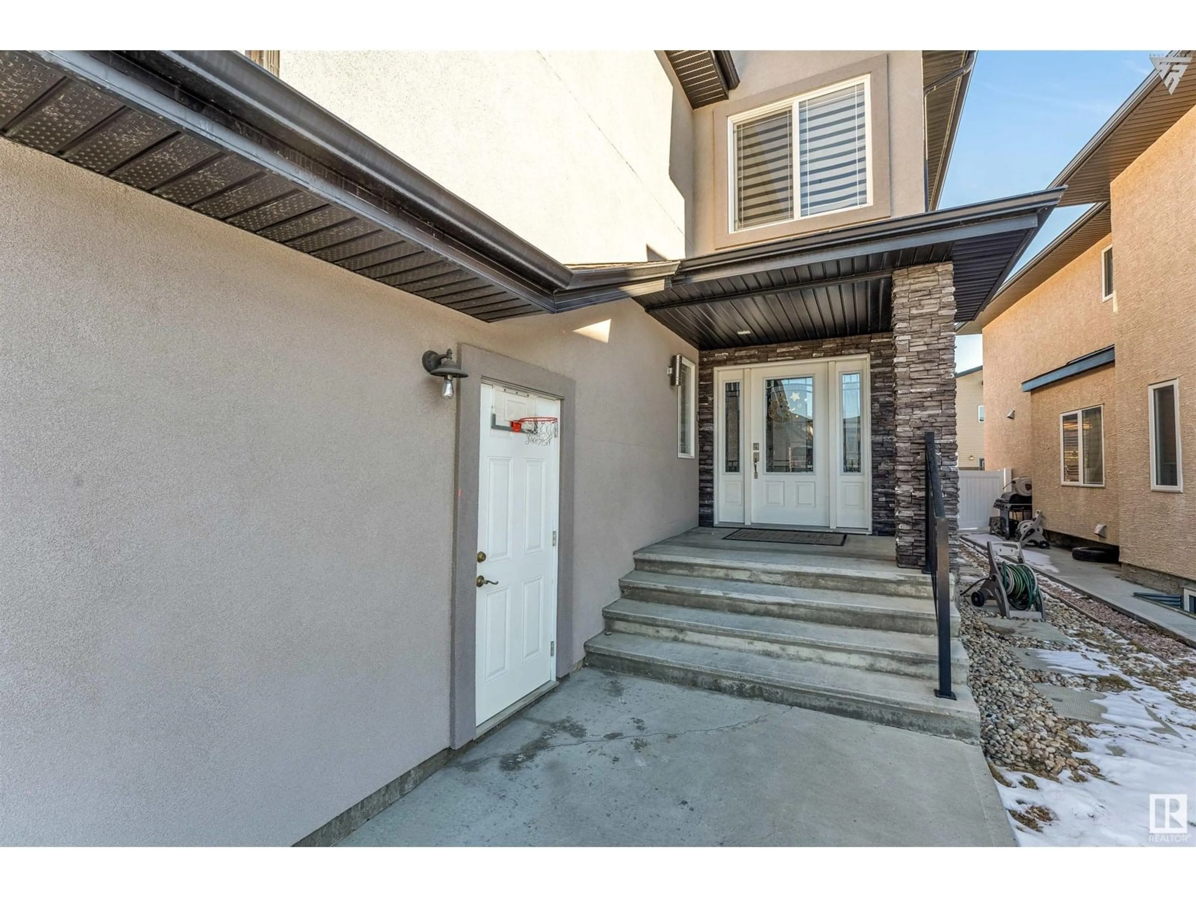 Indoor entryway for NW - 16123 61 ST, Edmonton Alberta T5Y0W6
